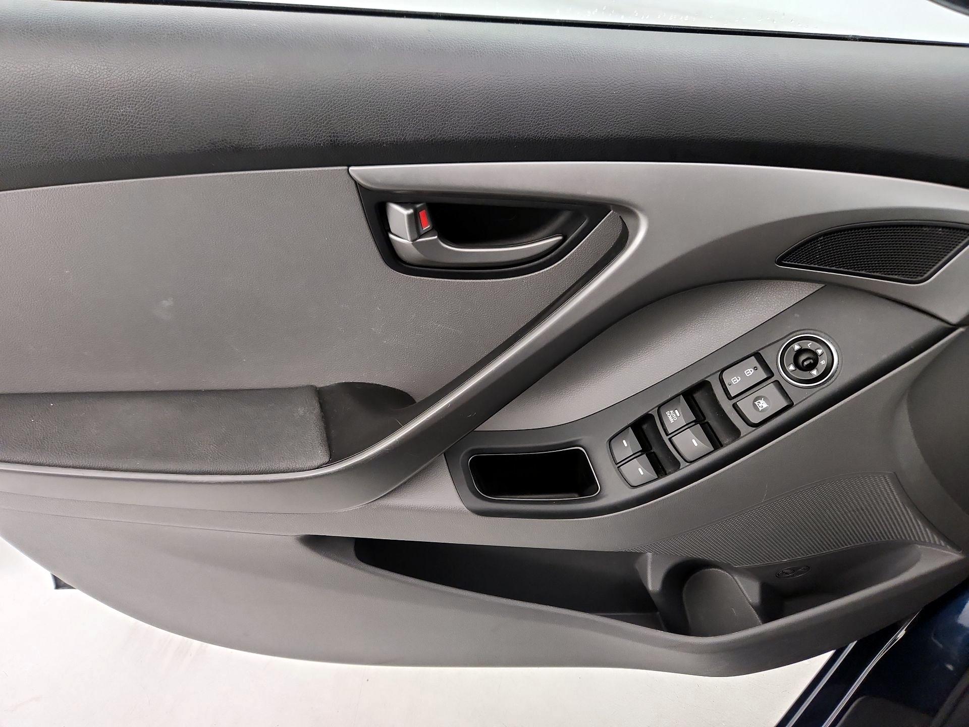 Thumbnail: 2016 Hyundai Elantra - 12