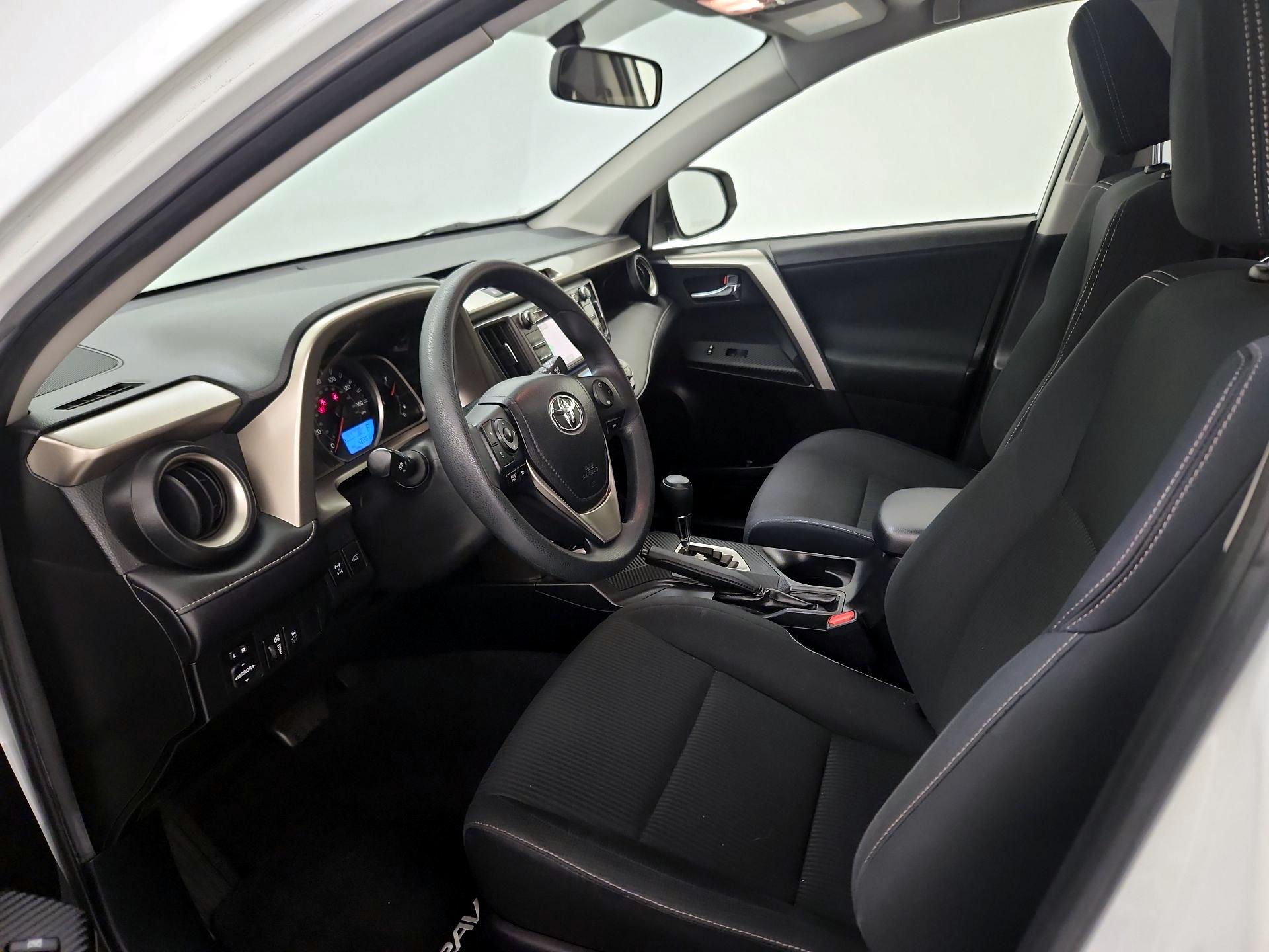 Thumbnail: 2015 Toyota RAV4 - 11