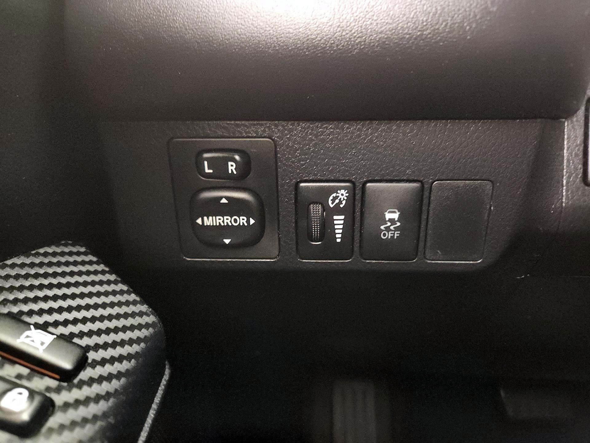 Thumbnail: 2015 Toyota RAV4 - 13