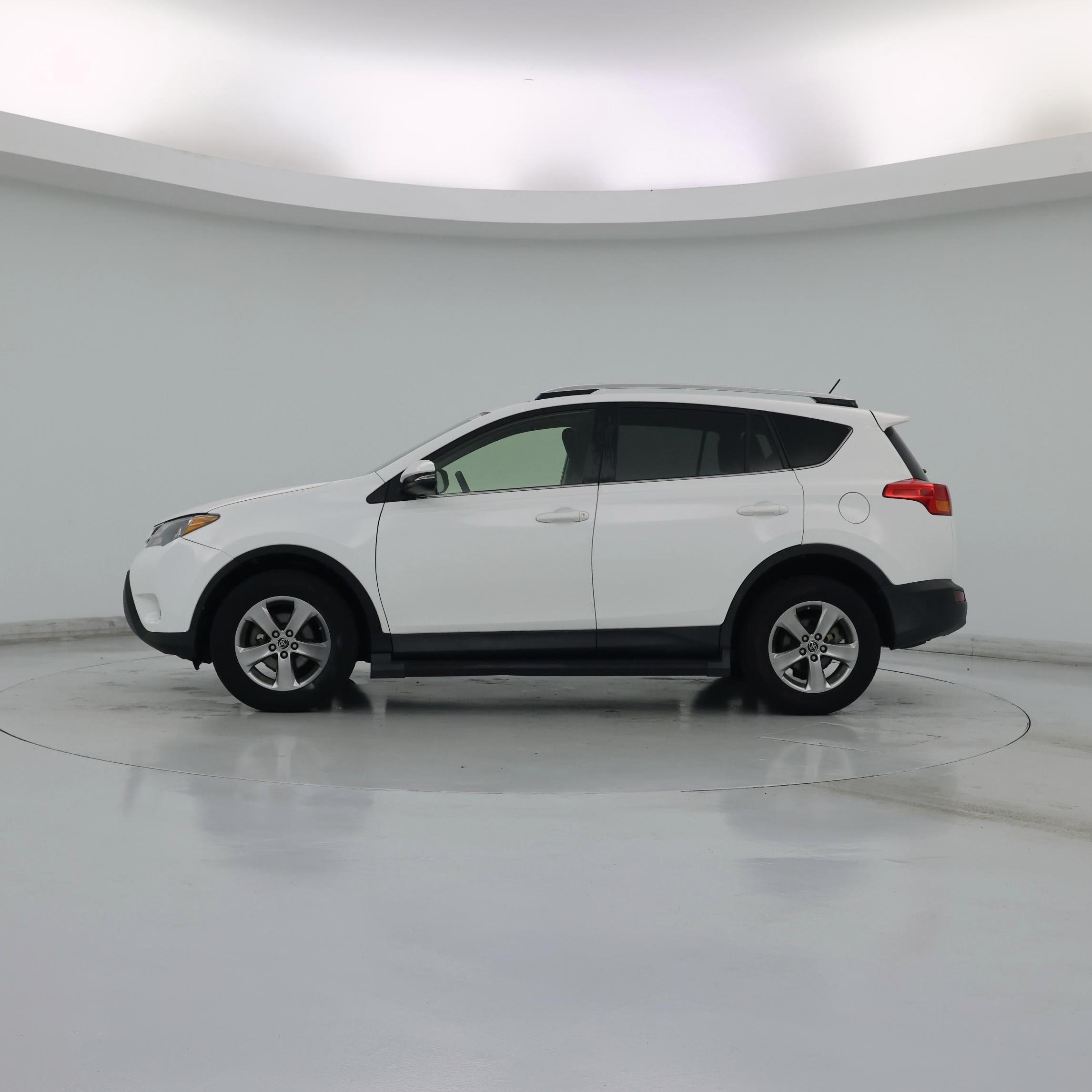 Thumbnail: 2015 Toyota RAV4 - 3