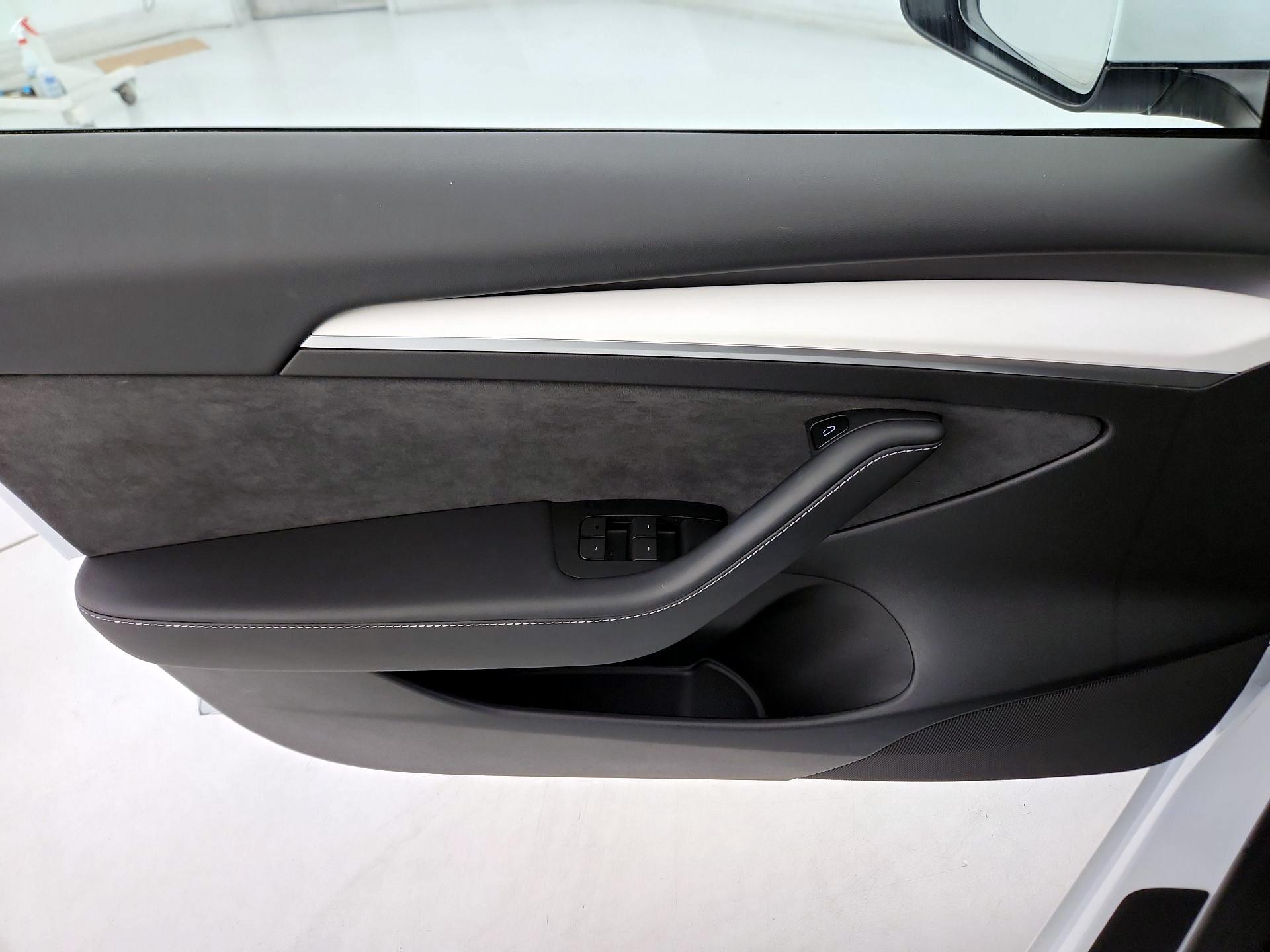 Thumbnail: 2023 Tesla Model 3 - 12