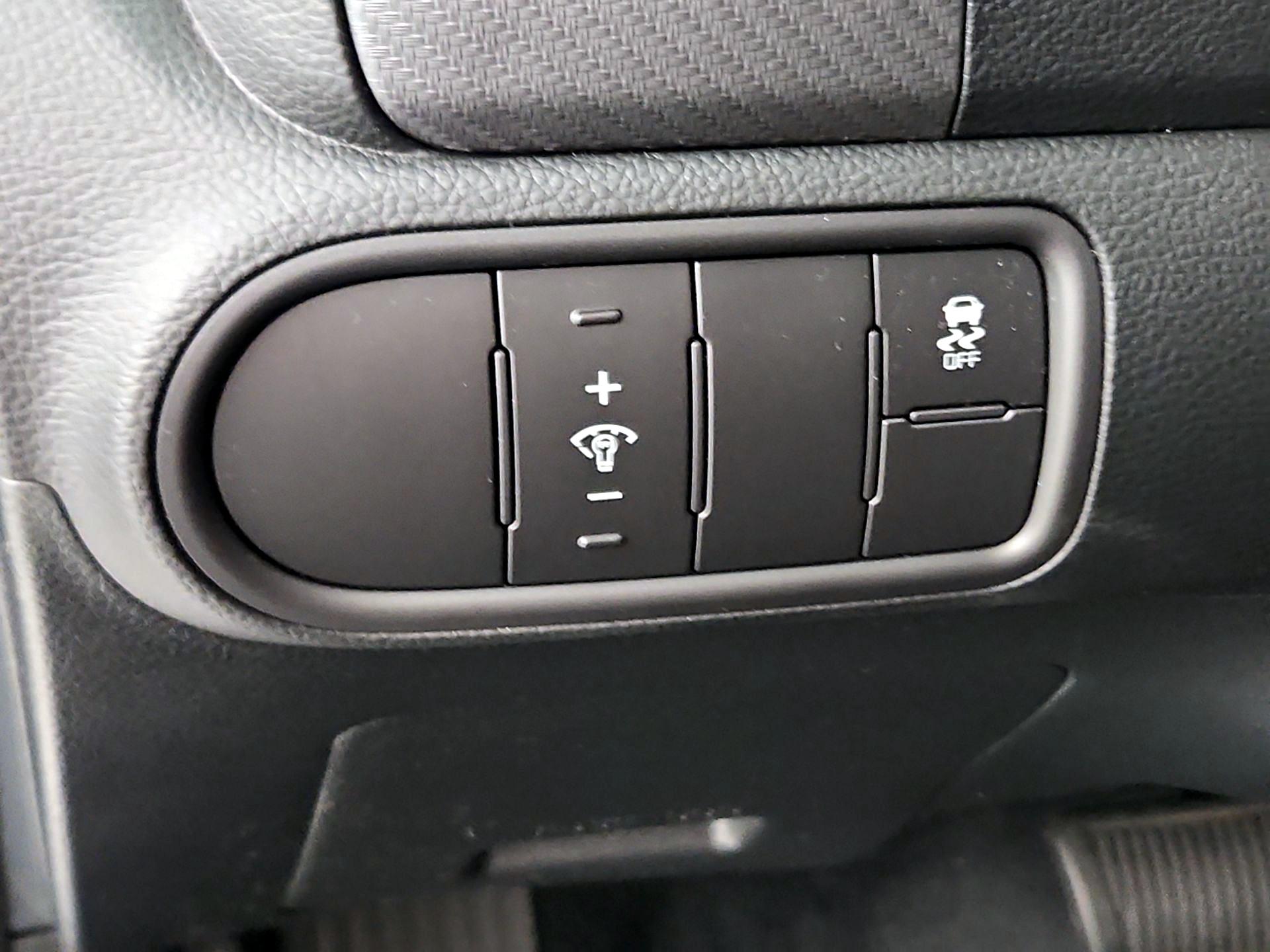 Thumbnail: 2018 Kia Forte - 12