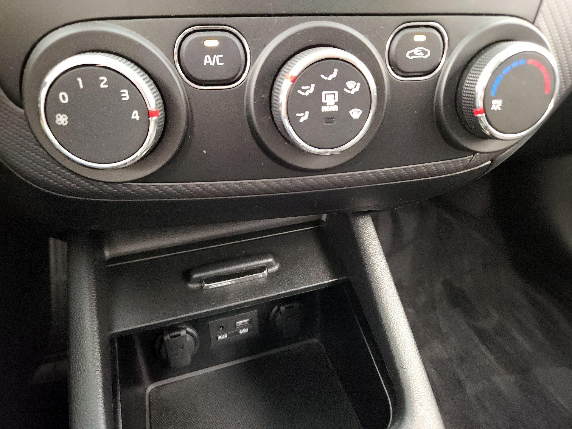 Thumbnail: 2018 Kia Forte - 16