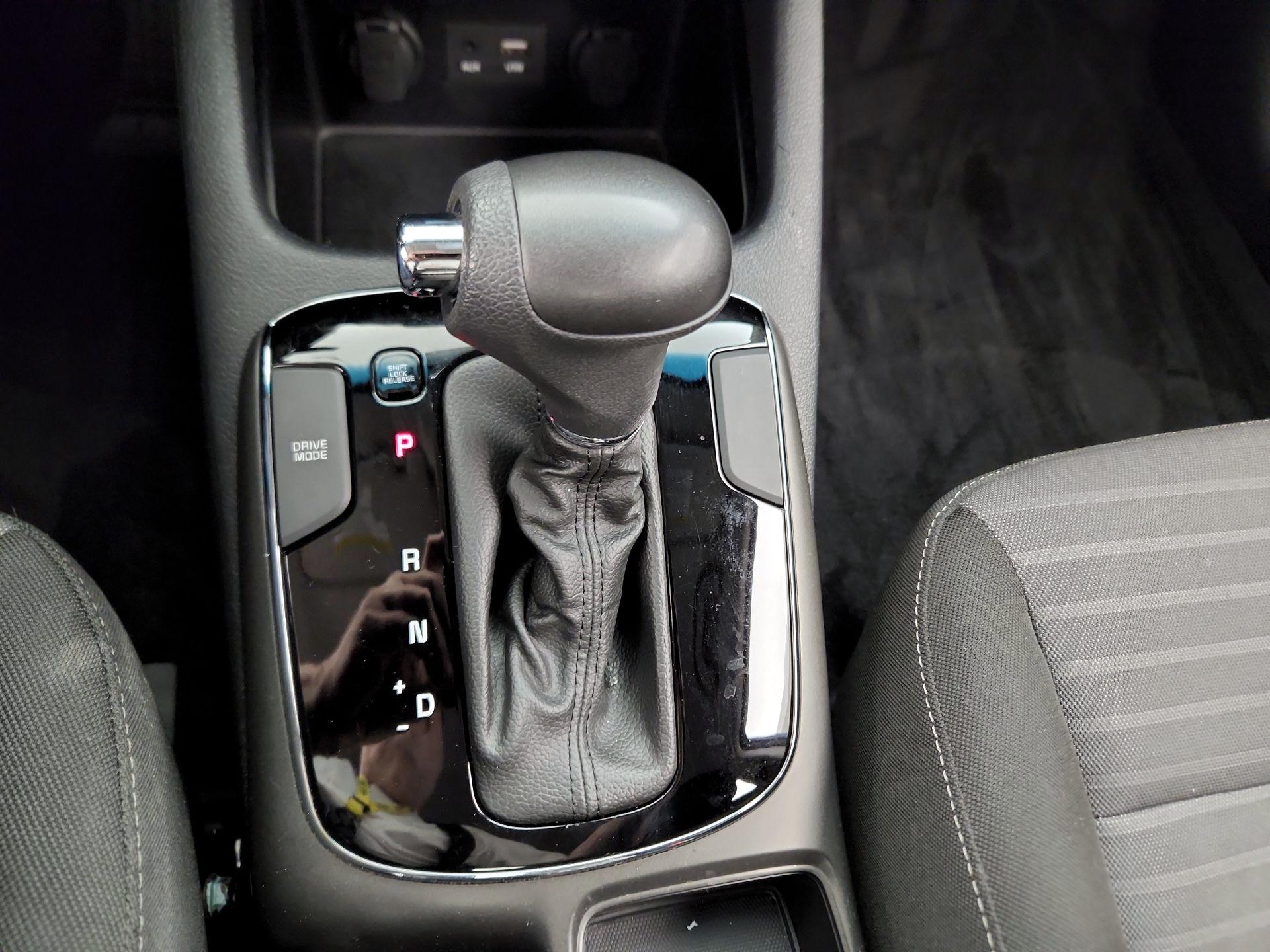 Thumbnail: 2018 Kia Forte - 17