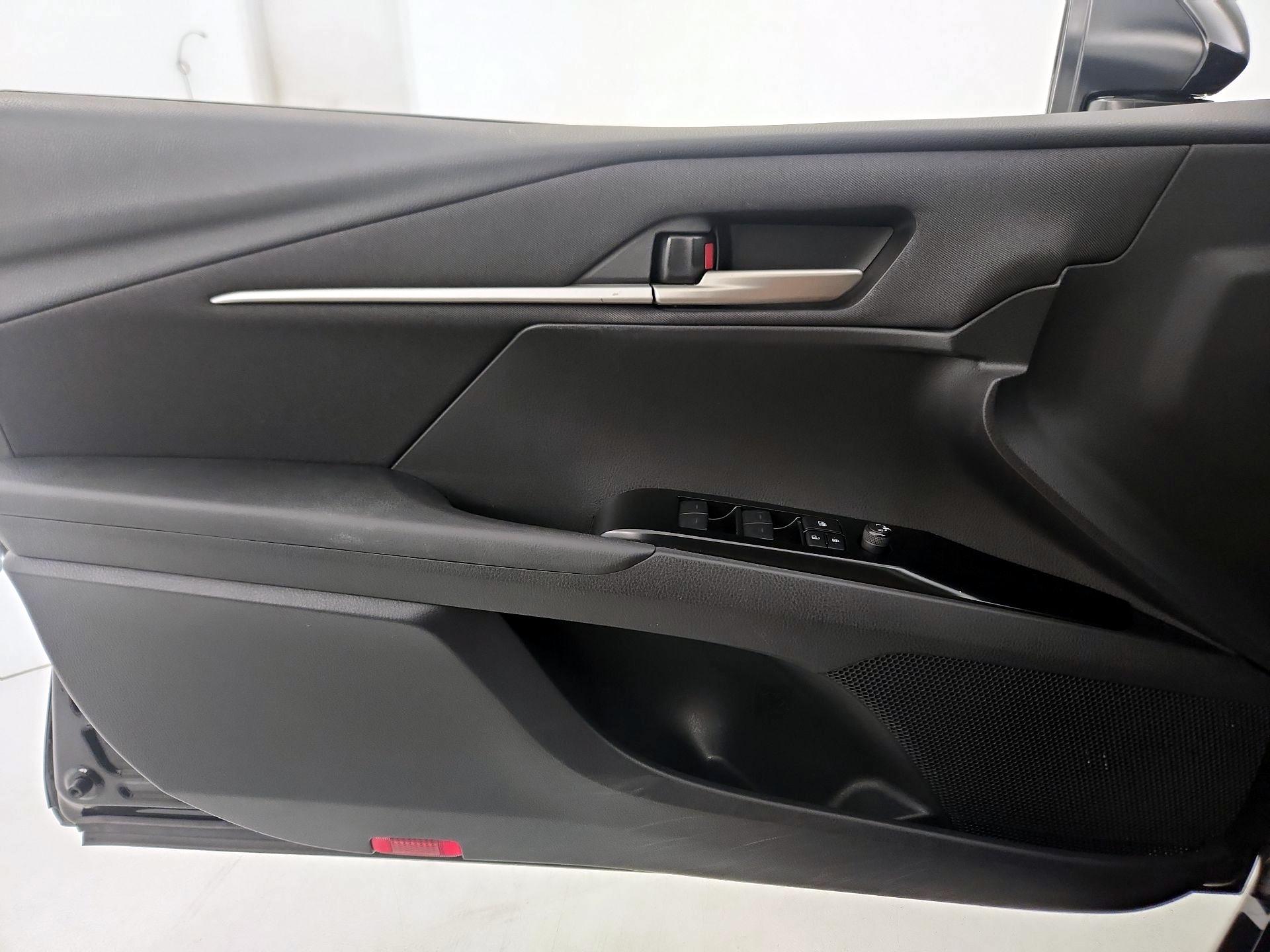 Thumbnail: 2025 Toyota Camry - 12