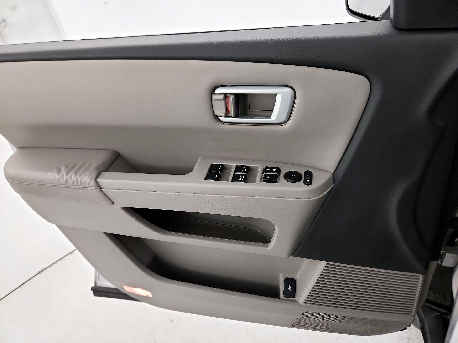 Thumbnail: 2015 Honda Pilot - 12