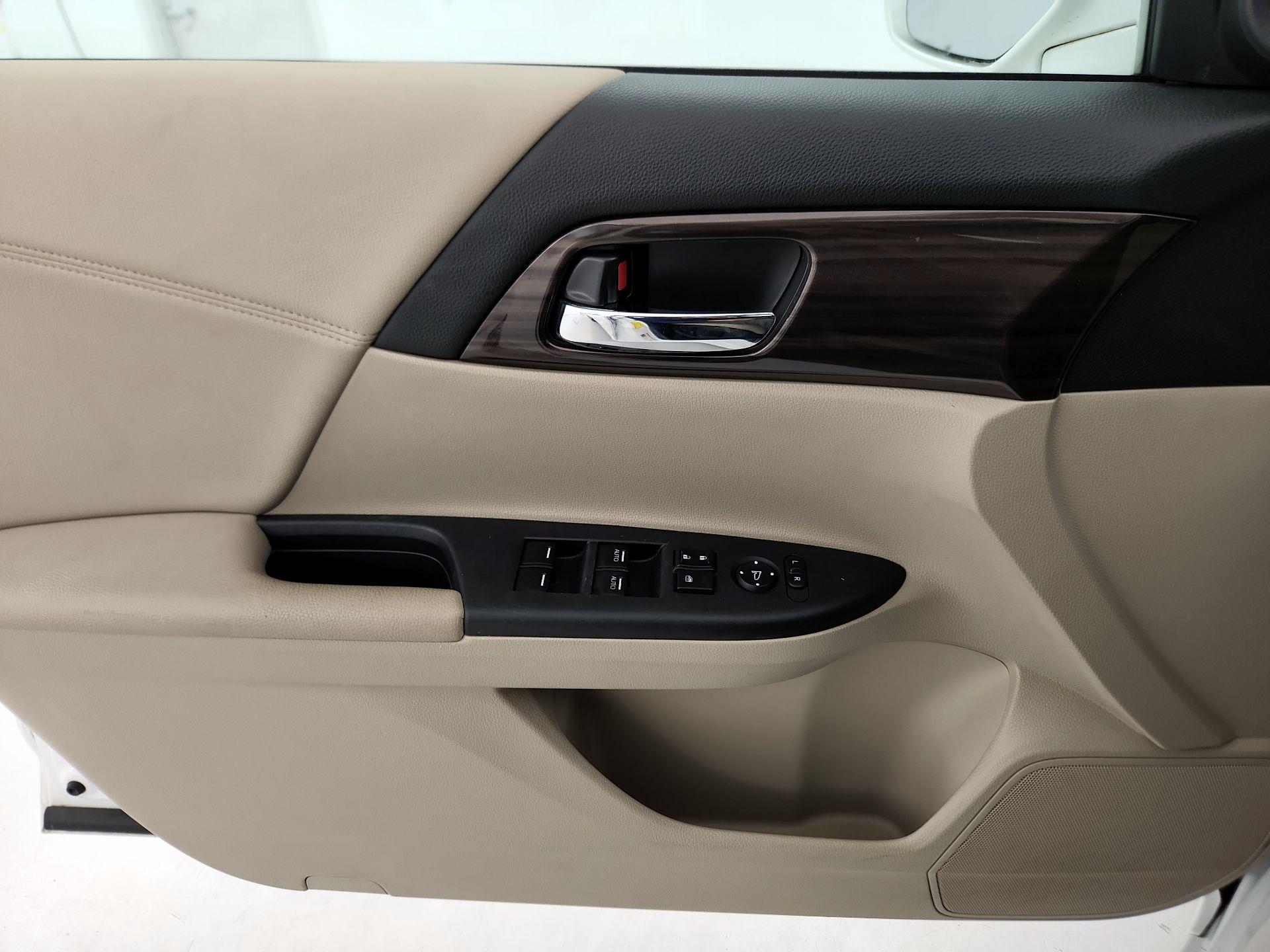 Thumbnail: 2017 Honda Accord - 12