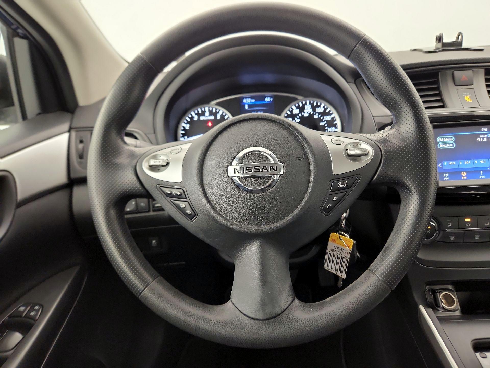 Thumbnail: 2019 Nissan Sentra - 10