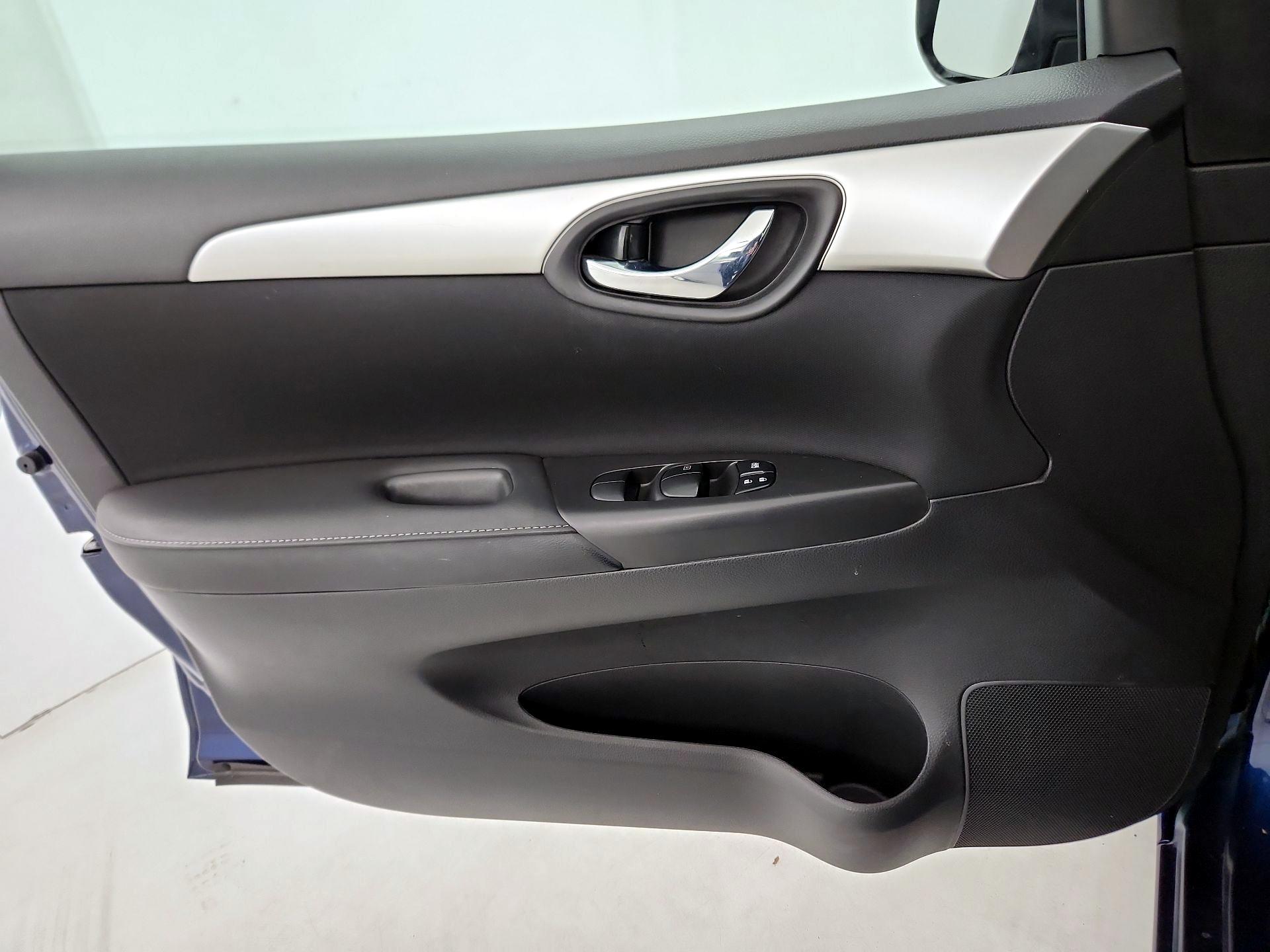 Thumbnail: 2019 Nissan Sentra - 12