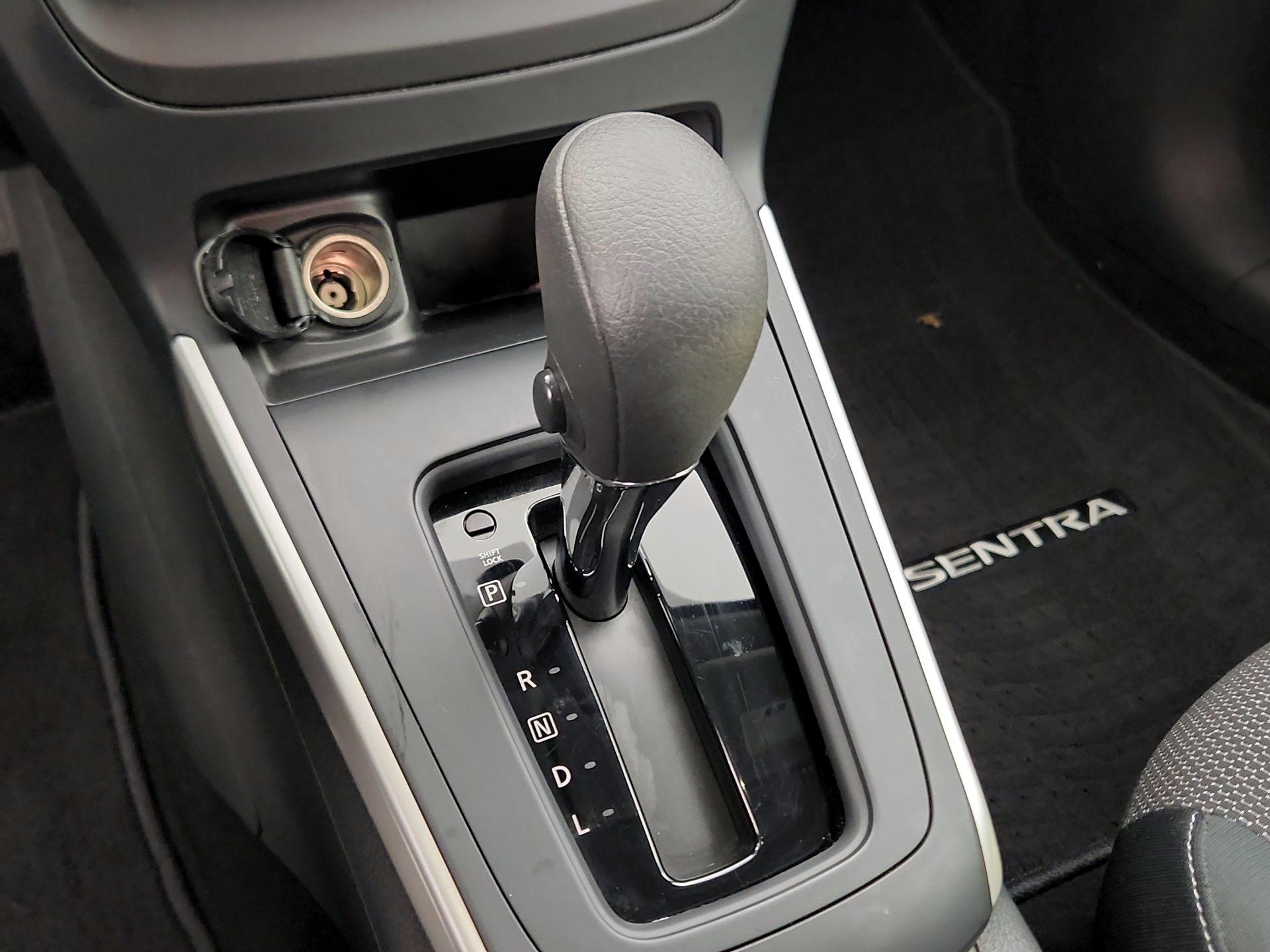 Thumbnail: 2019 Nissan Sentra - 17
