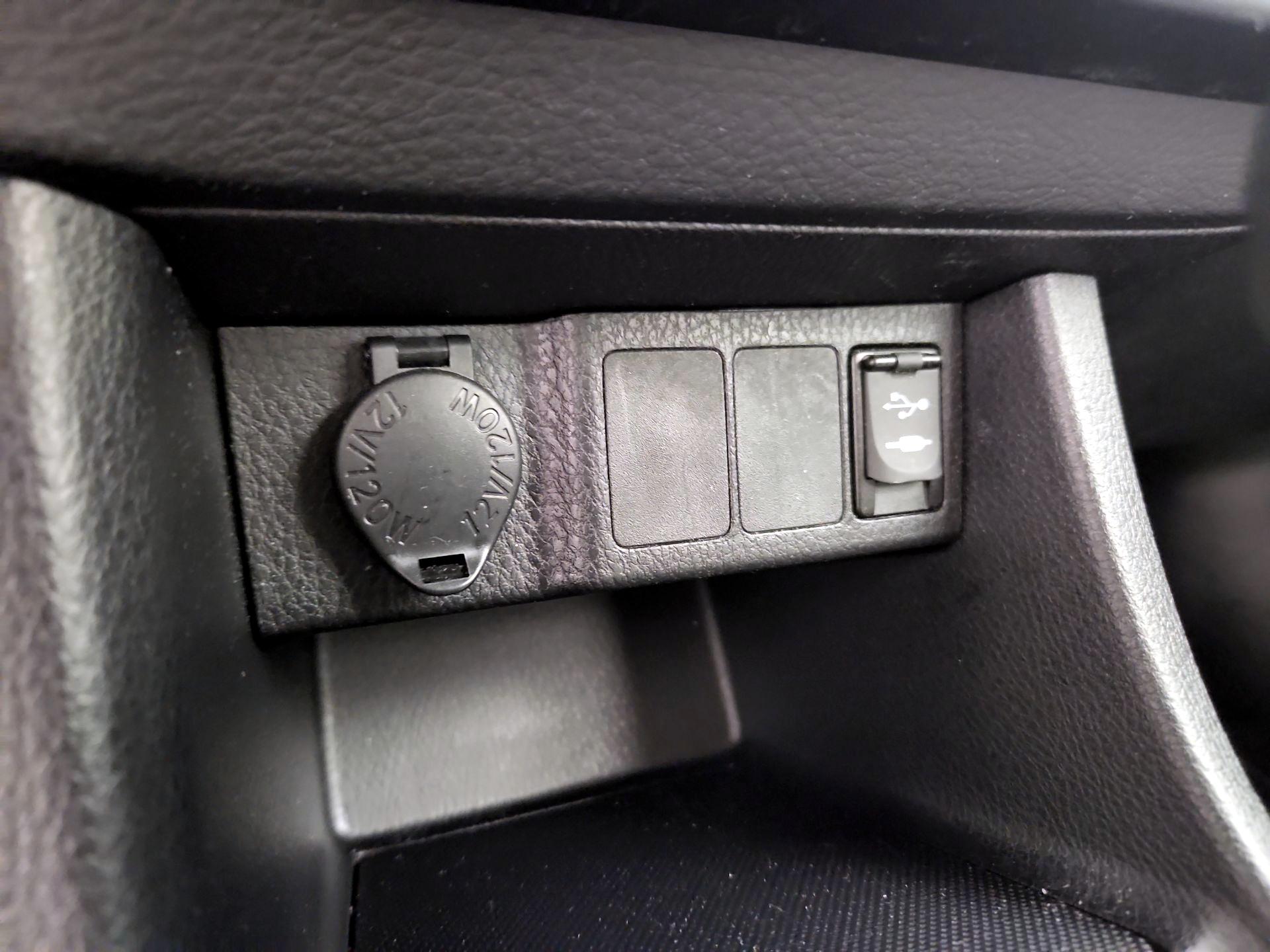 Thumbnail: 2014 Toyota Corolla - 18