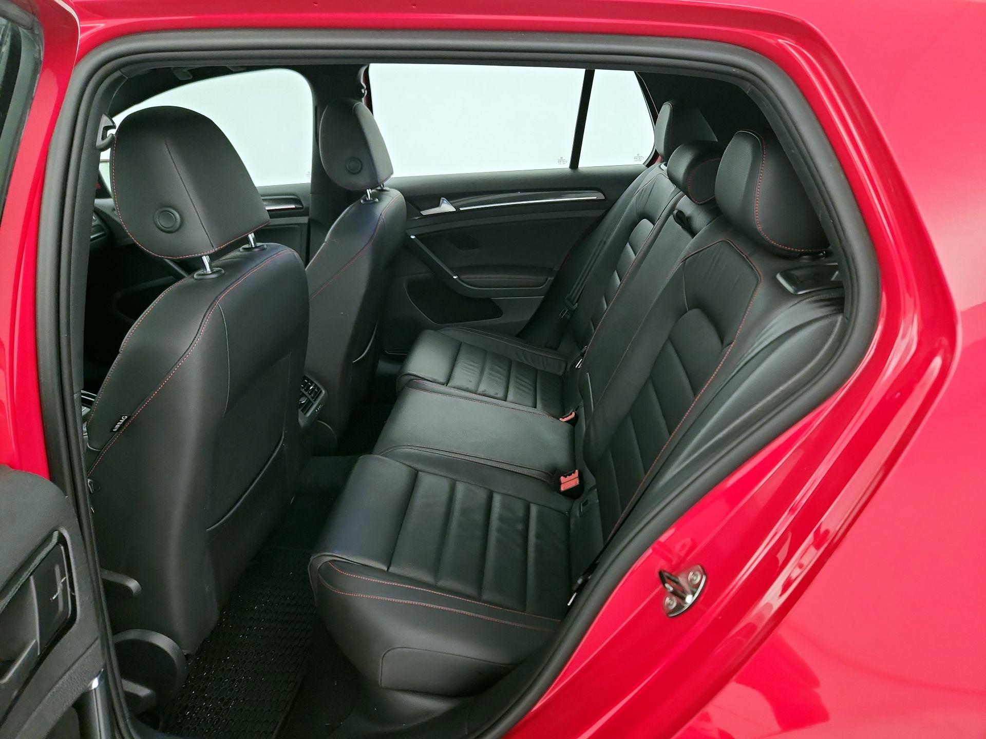 Thumbnail: 2015 Volkswagen Golf - 20