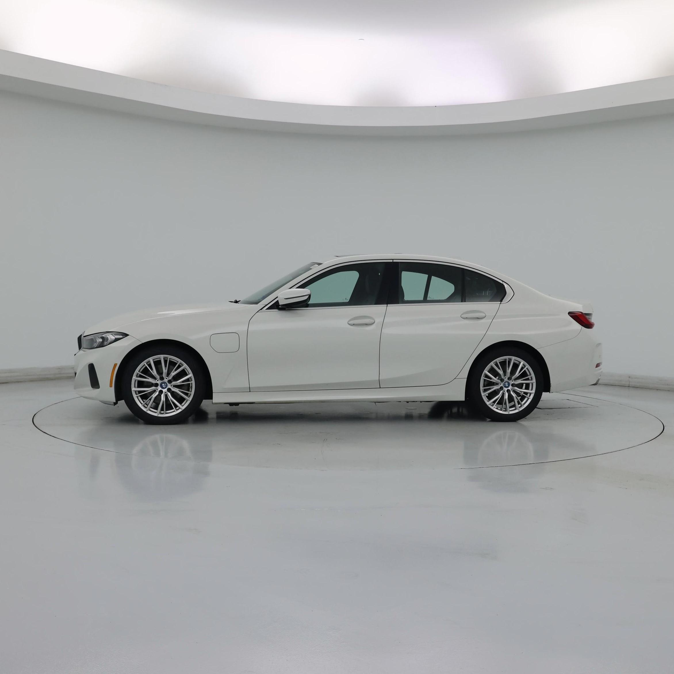 Thumbnail: 2024 BMW 3 Series - 3