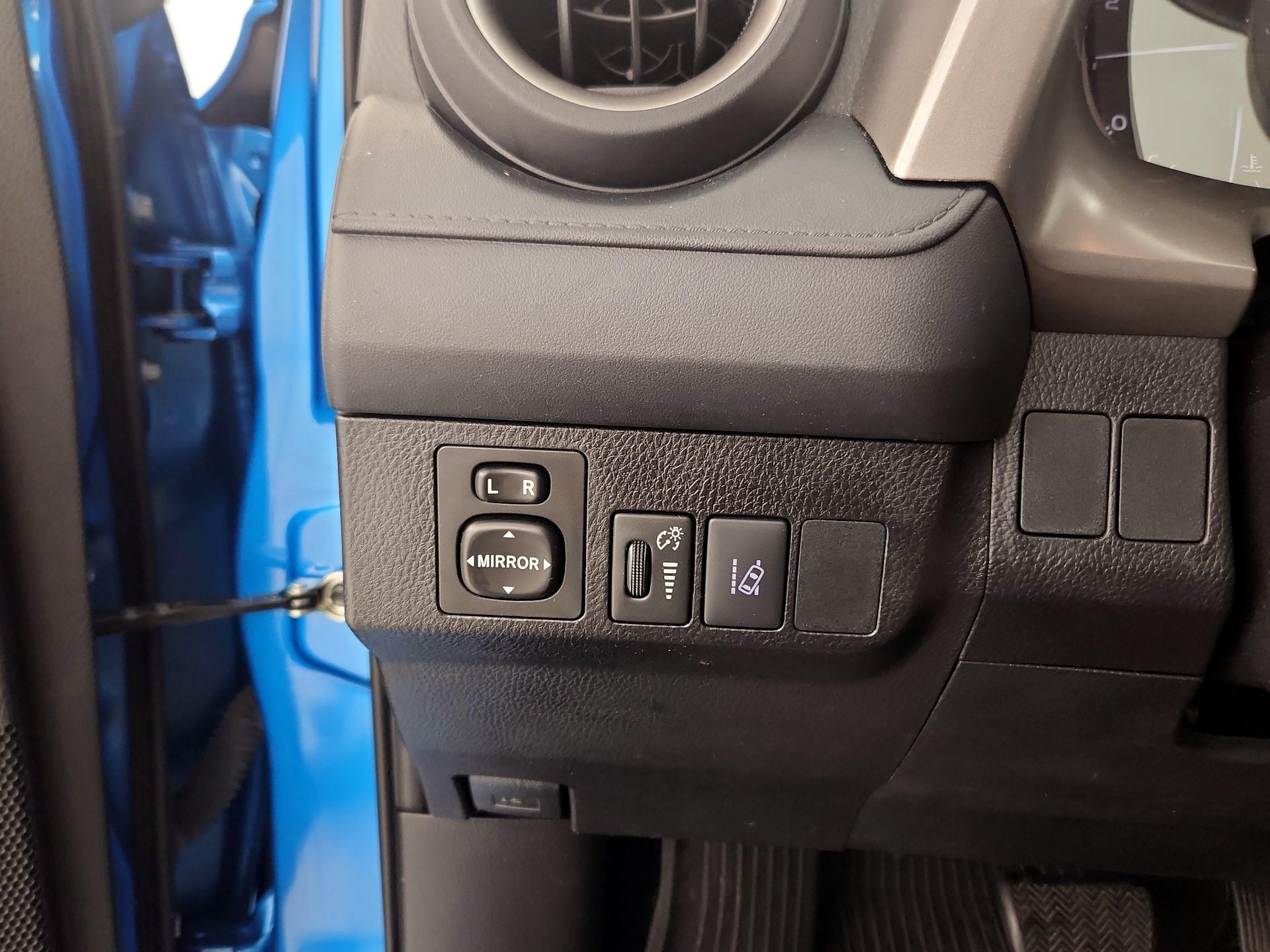 Thumbnail: 2018 Toyota RAV4 - 13