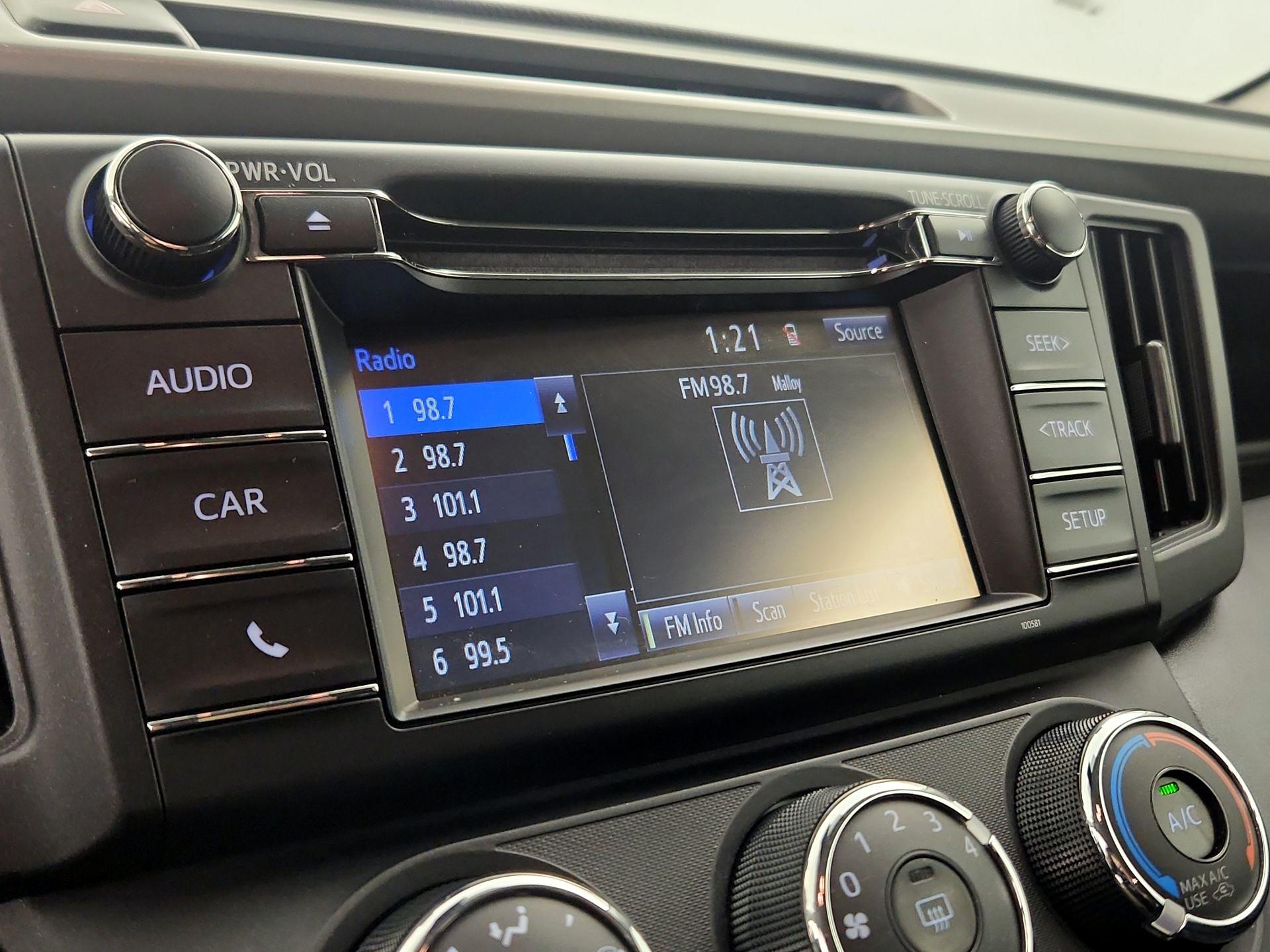 Thumbnail: 2018 Toyota RAV4 - 15