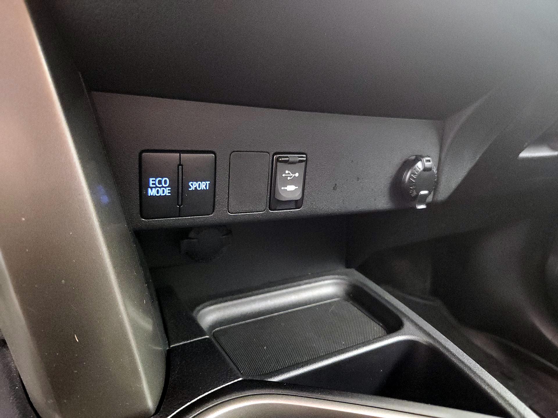 Thumbnail: 2018 Toyota RAV4 - 18