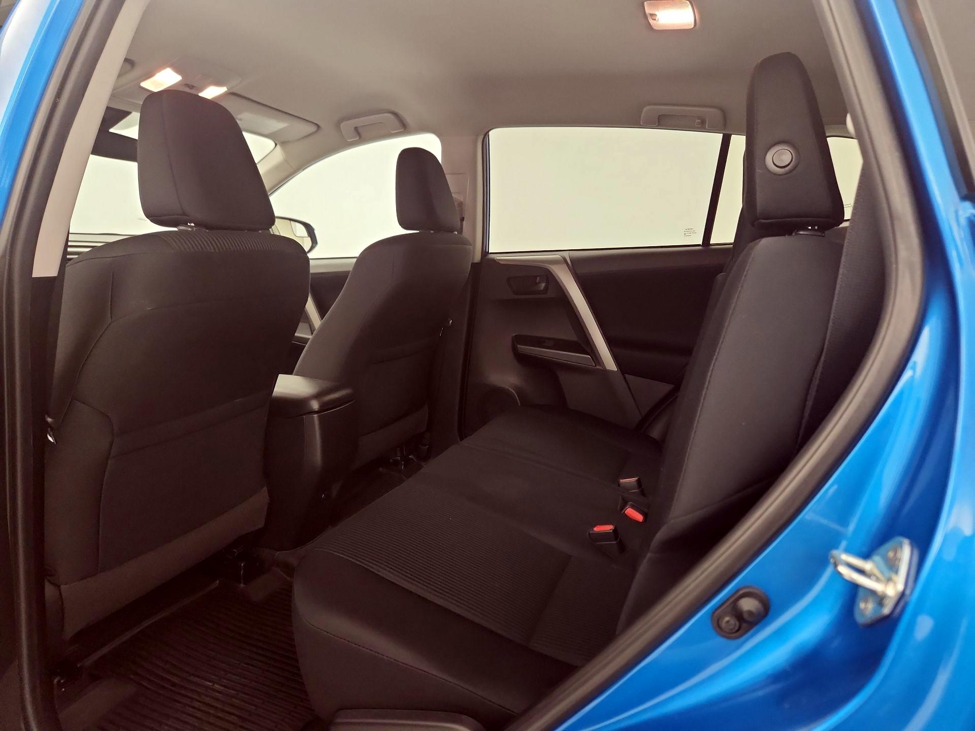 Thumbnail: 2018 Toyota RAV4 - 19