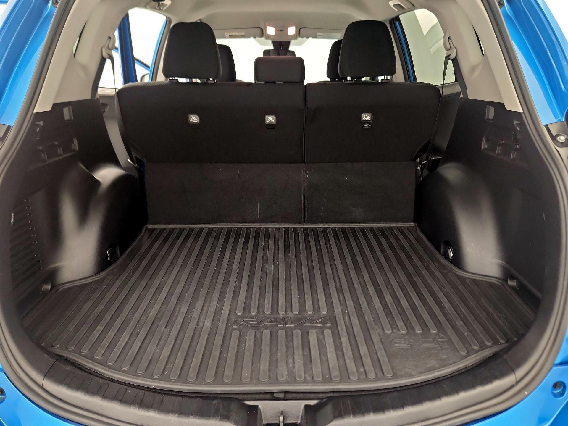 Thumbnail: 2018 Toyota RAV4 - 20