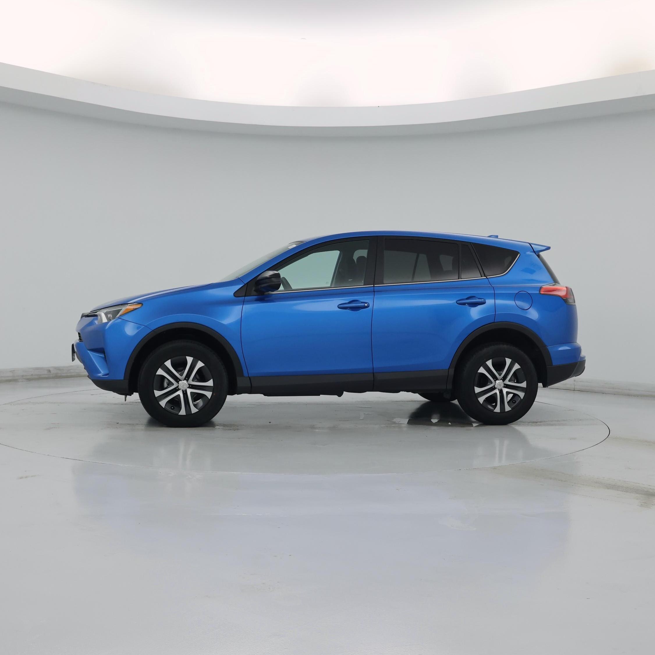 Thumbnail: 2018 Toyota RAV4 - 3