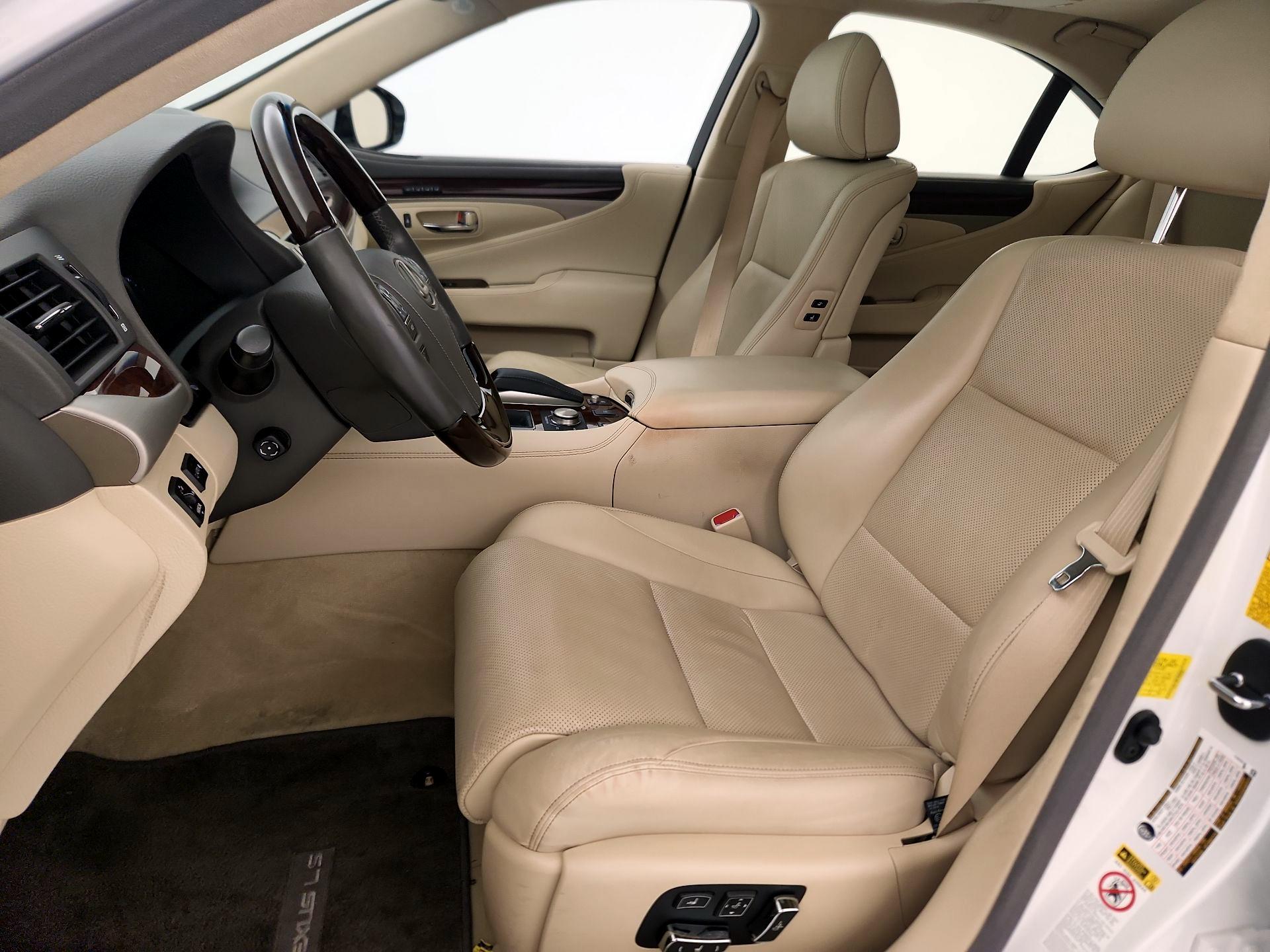 Thumbnail: 2014 Lexus LS - 11