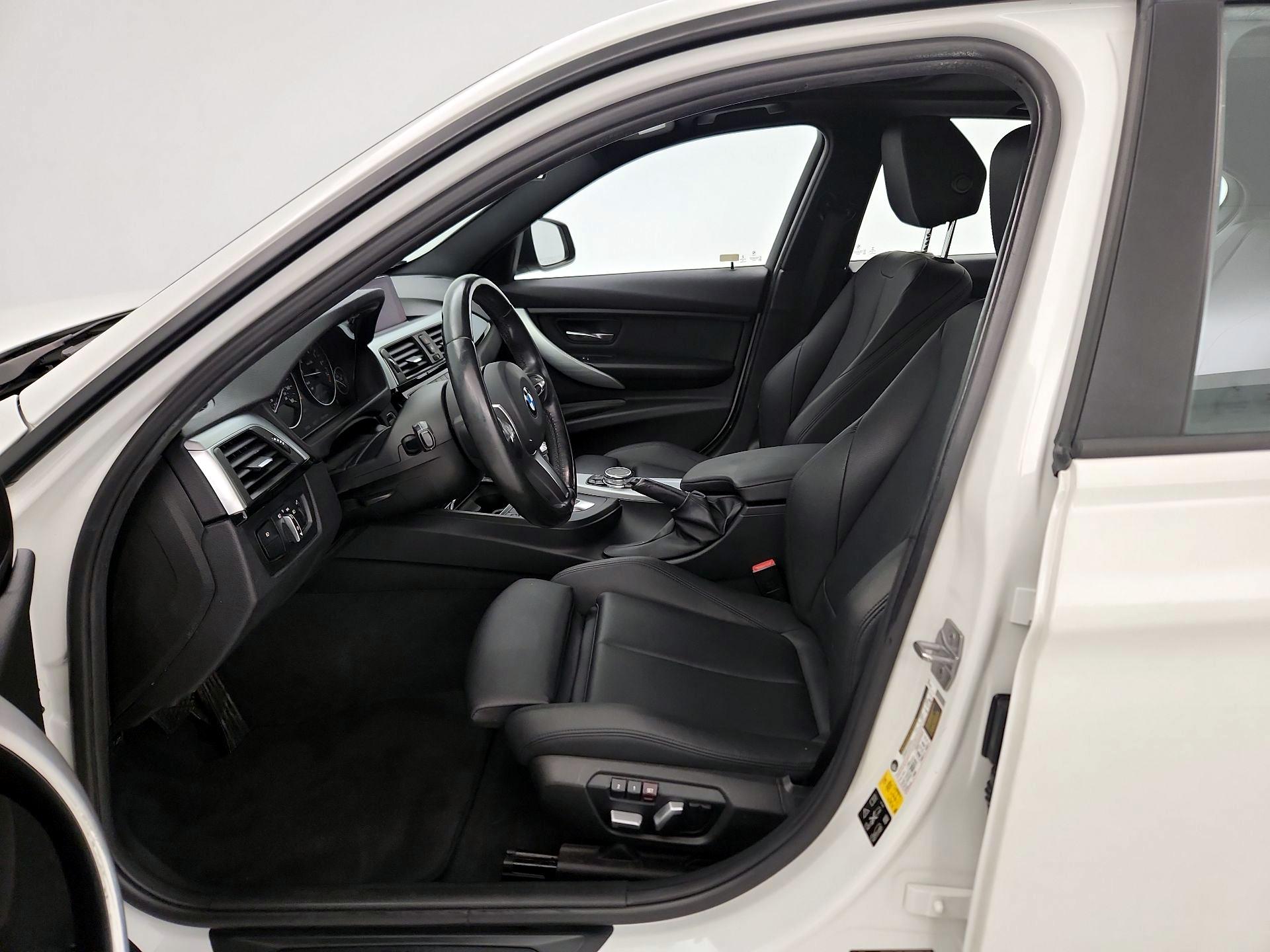 Thumbnail: 2017 BMW 3 Series - 11