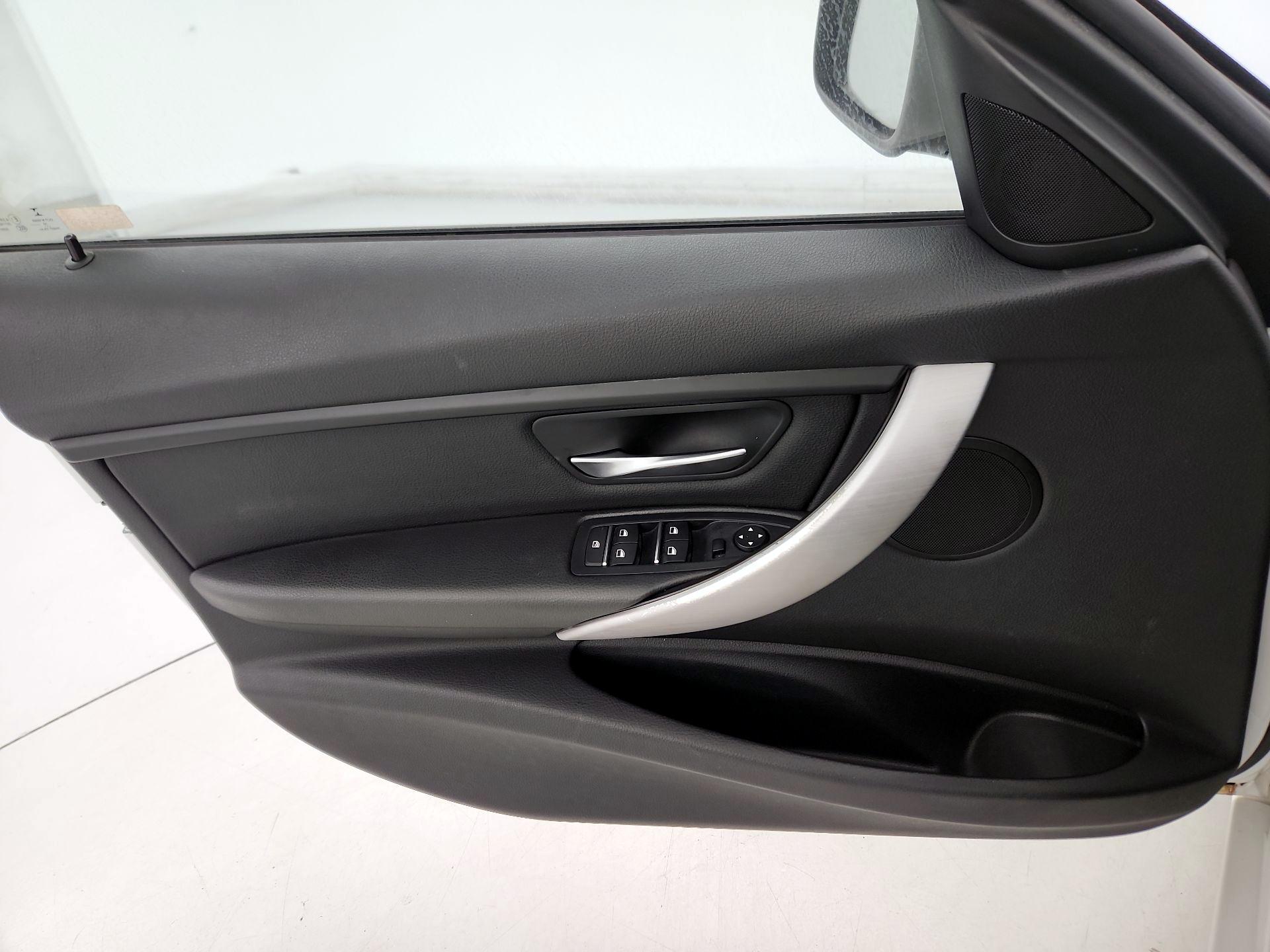 Thumbnail: 2017 BMW 3 Series - 12