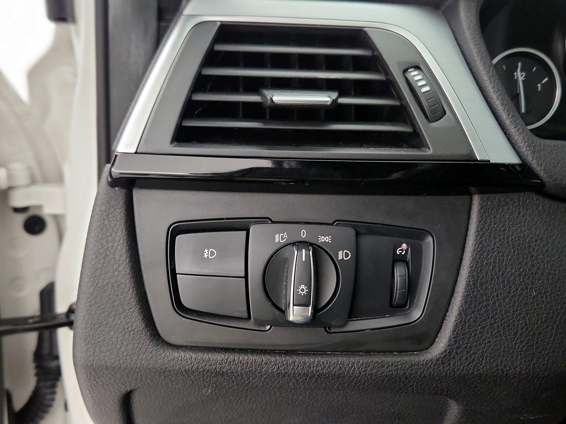 Thumbnail: 2017 BMW 3 Series - 13