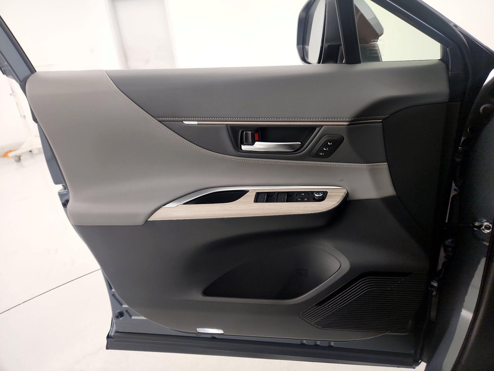 Thumbnail: 2024 Toyota Venza - 12