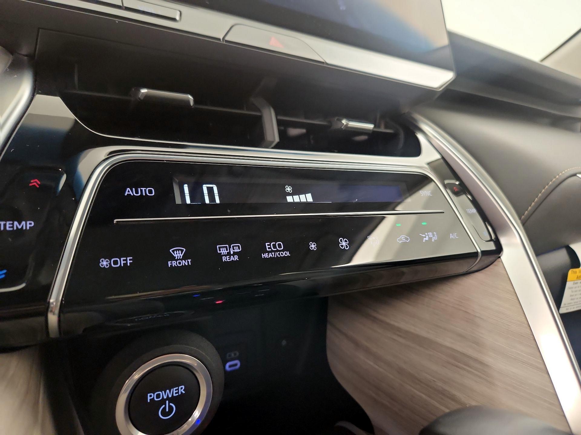 Thumbnail: 2024 Toyota Venza - 16