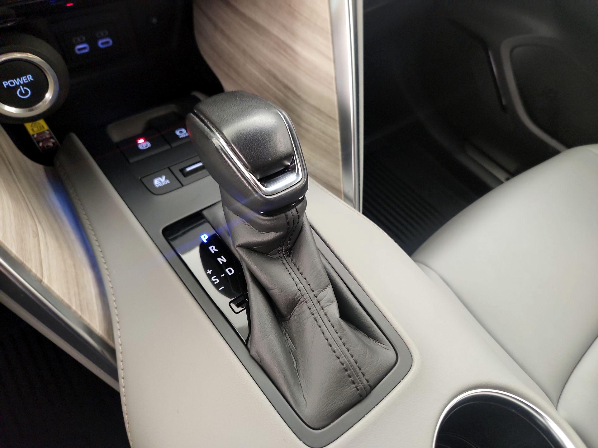 Thumbnail: 2024 Toyota Venza - 17