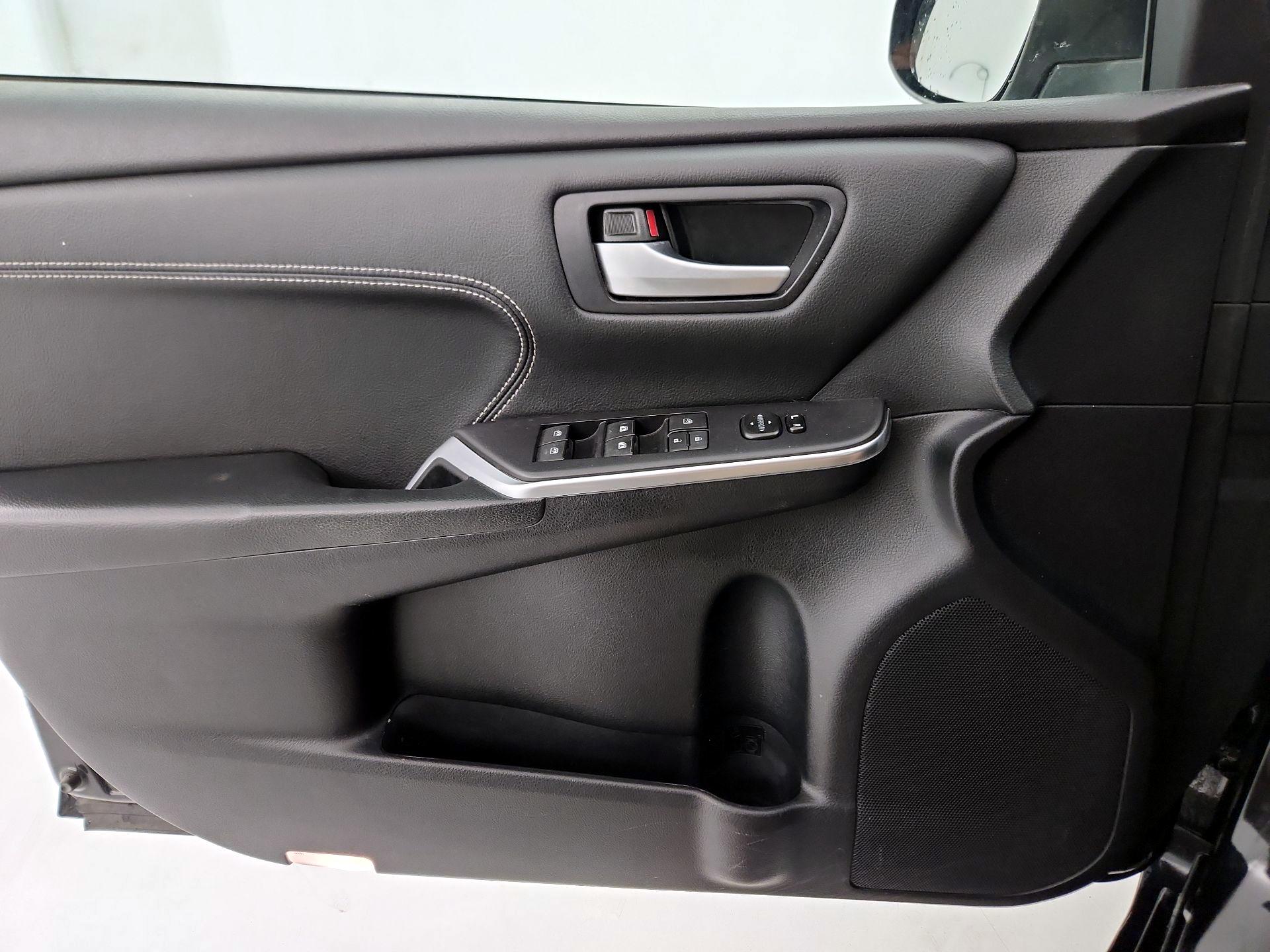 Thumbnail: 2015 Toyota Camry - 12