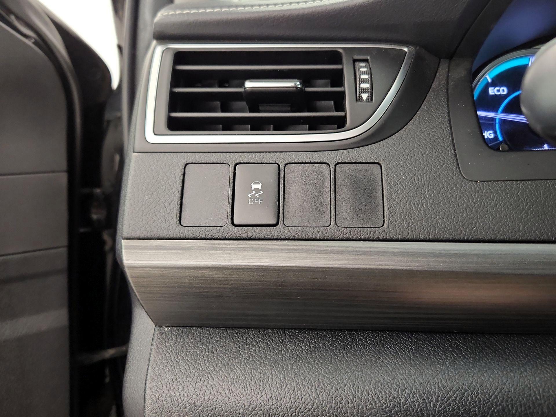 Thumbnail: 2015 Toyota Camry - 13