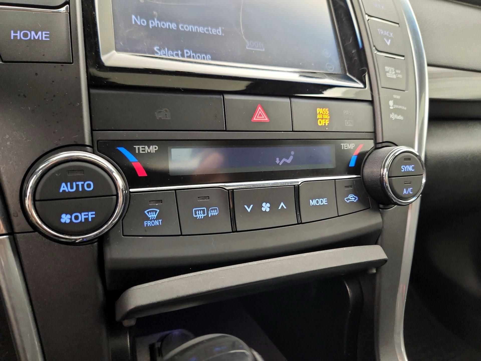 Thumbnail: 2015 Toyota Camry - 16