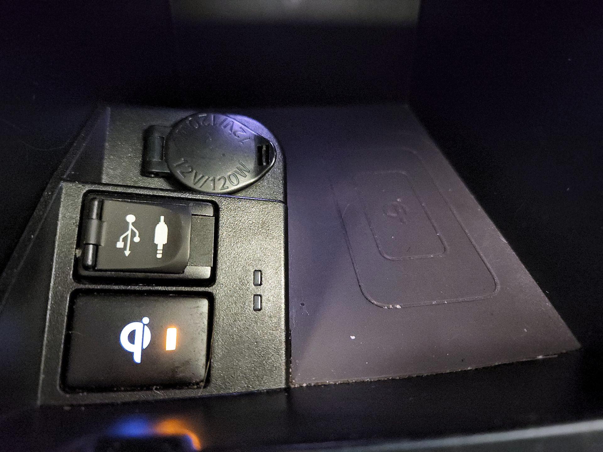 Thumbnail: 2015 Toyota Camry - 18