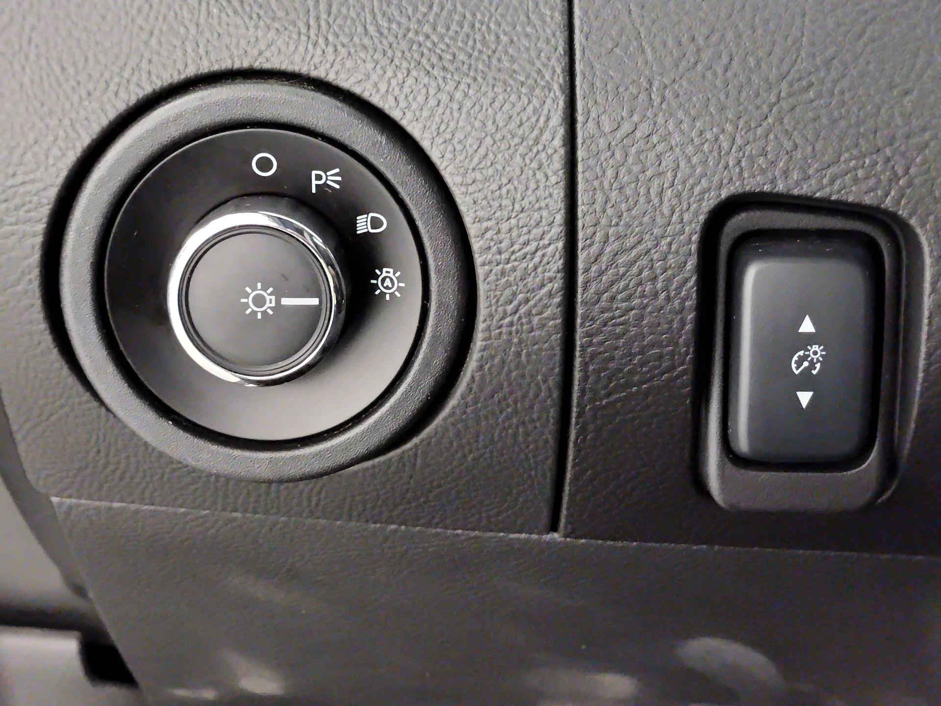 Thumbnail: 2014 Ford Taurus - 13