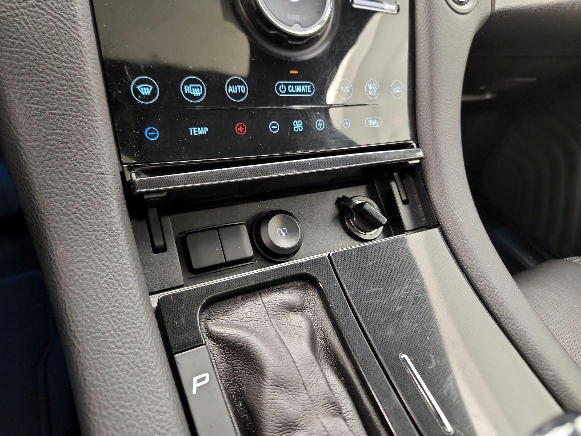 Thumbnail: 2014 Ford Taurus - 17