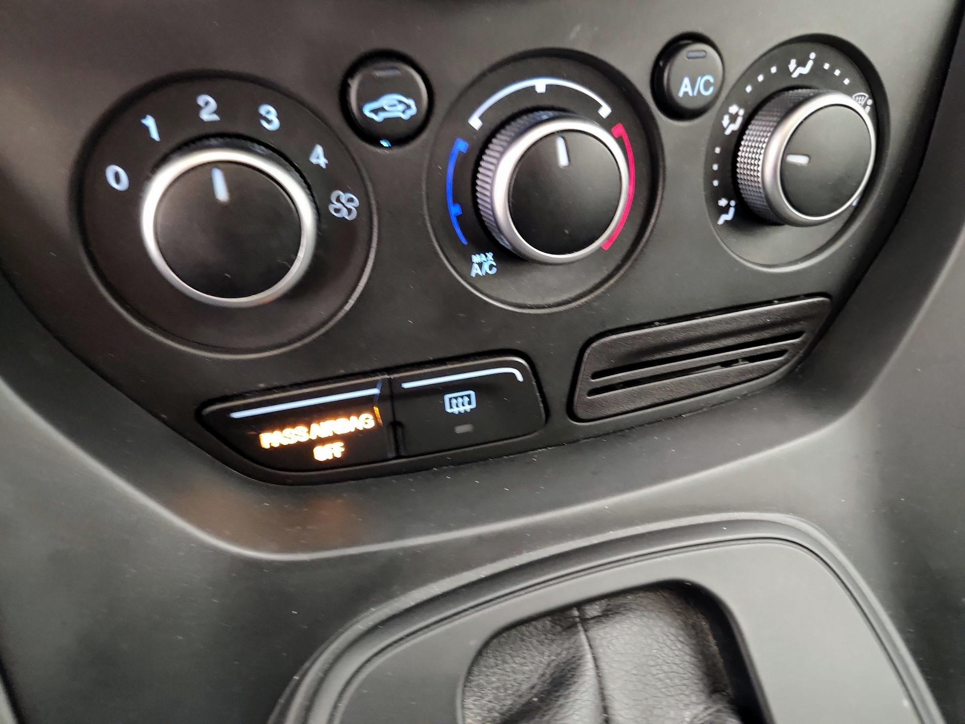 Thumbnail: 2015 Ford Escape - 16