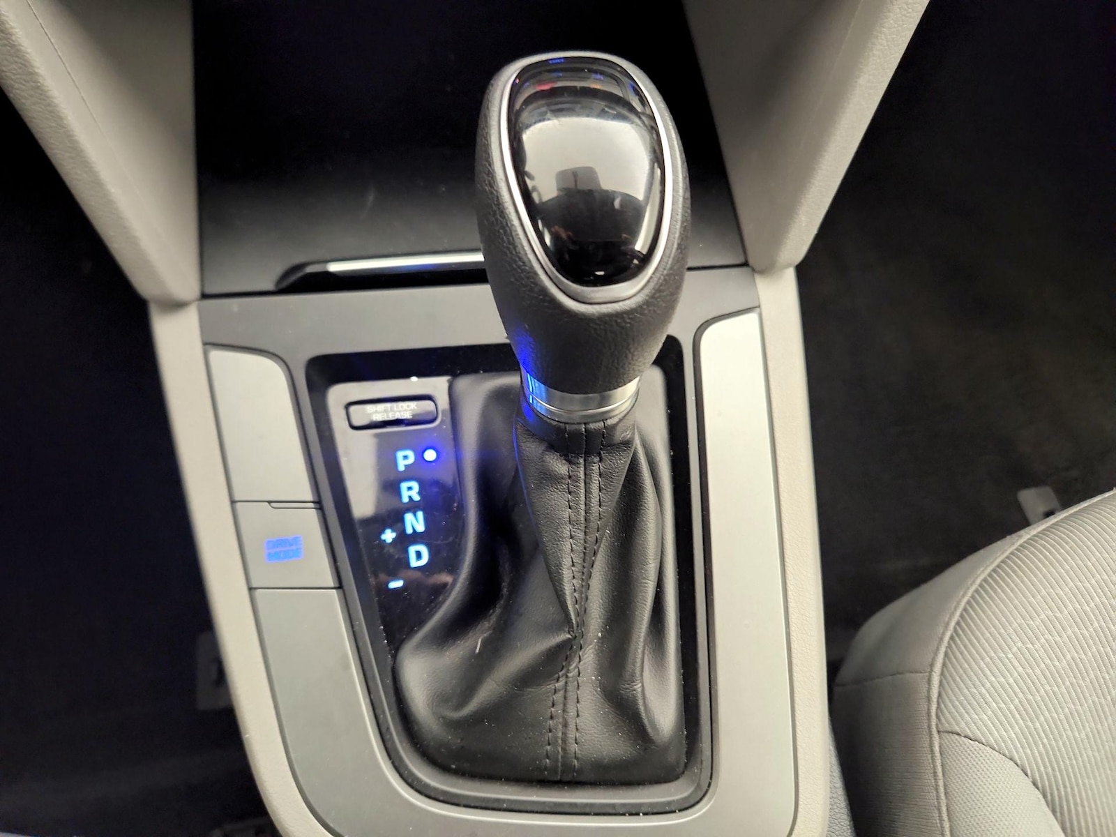 2017 Hyundai Elantra SE - Photo 16