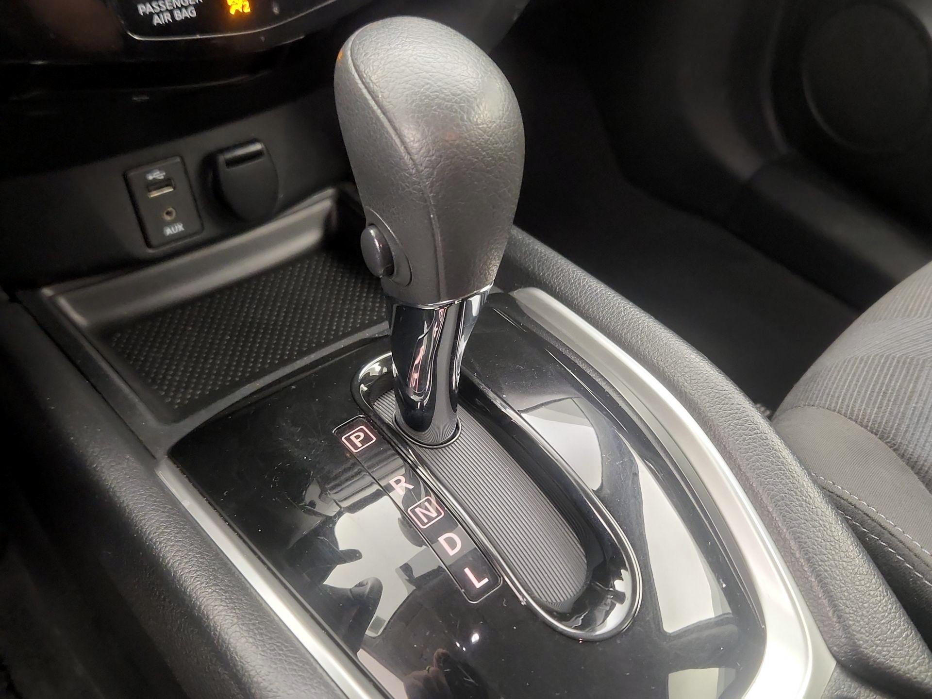 Thumbnail: 2016 Nissan Rogue - 17