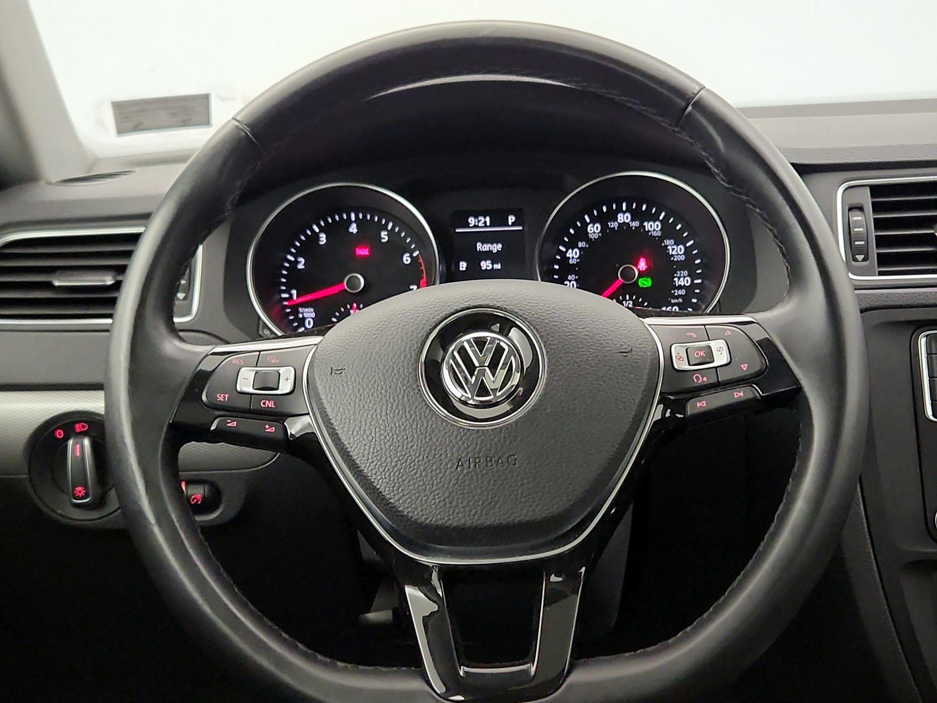 Thumbnail: 2017 Volkswagen Jetta - 10
