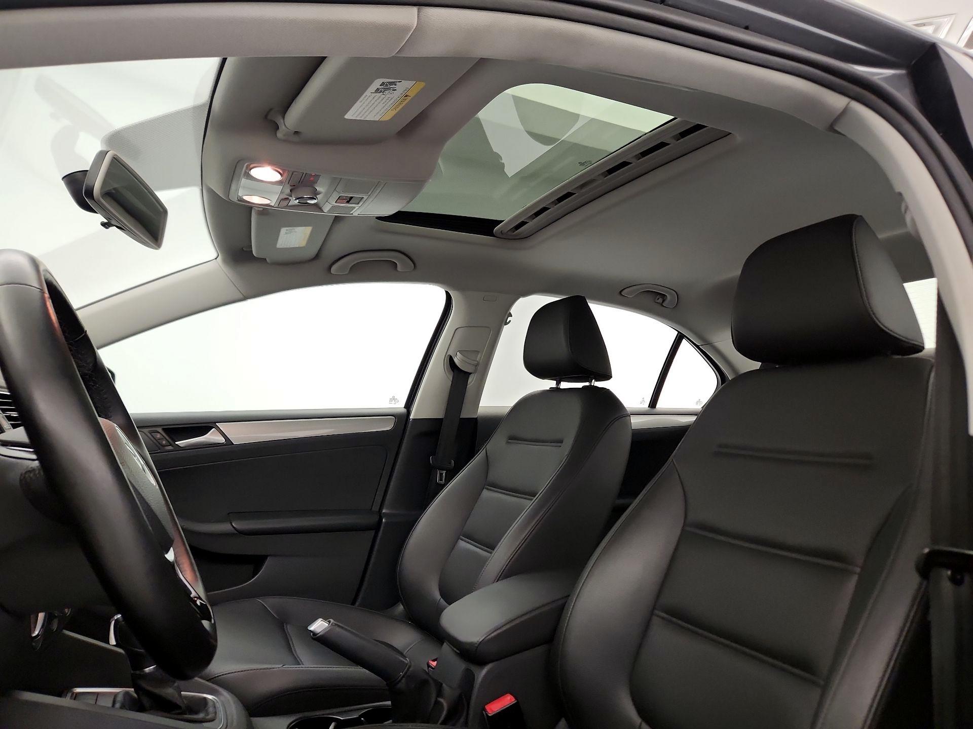 Thumbnail: 2017 Volkswagen Jetta - 19