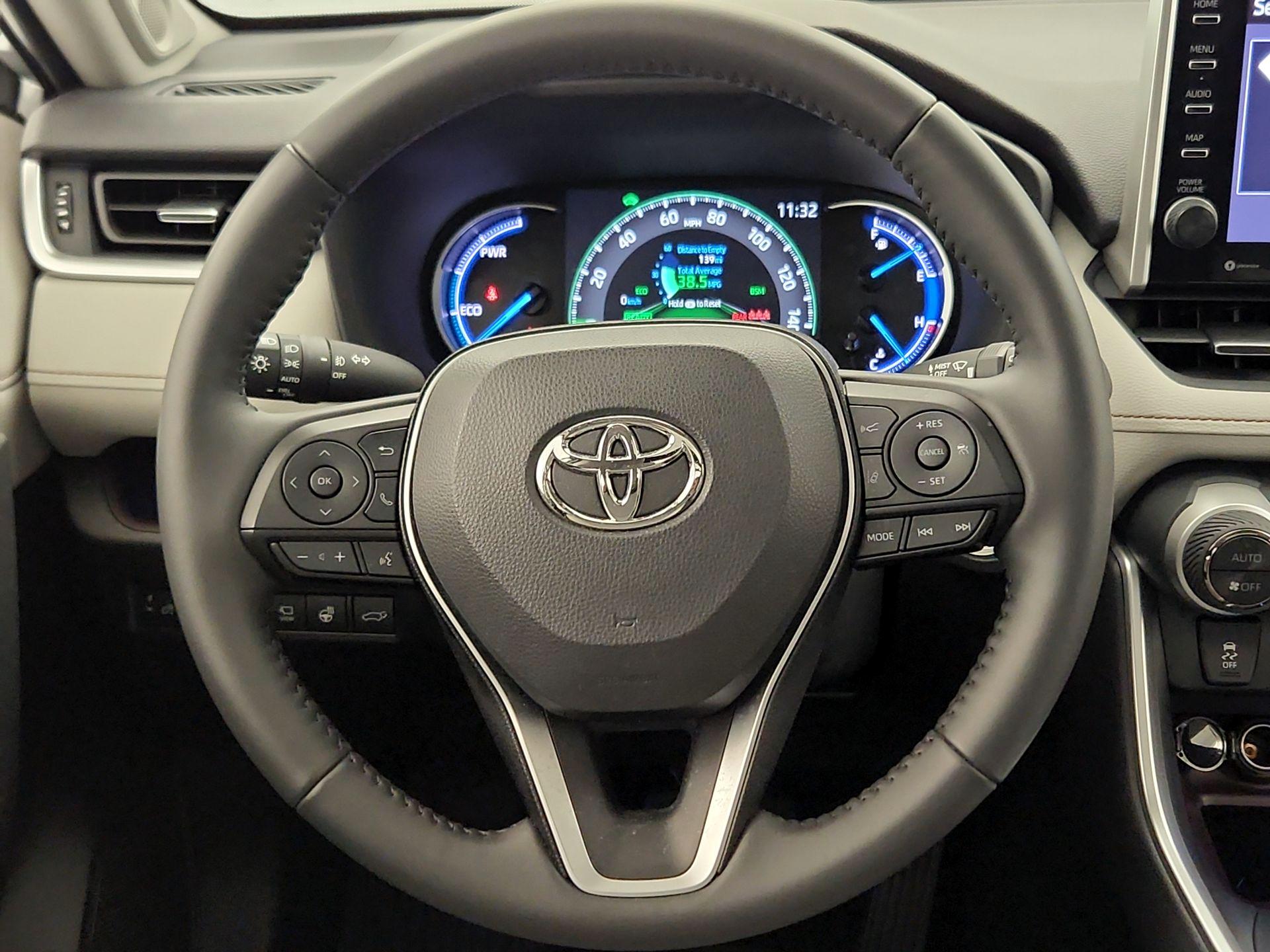 Thumbnail: 2022 Toyota RAV4 - 10