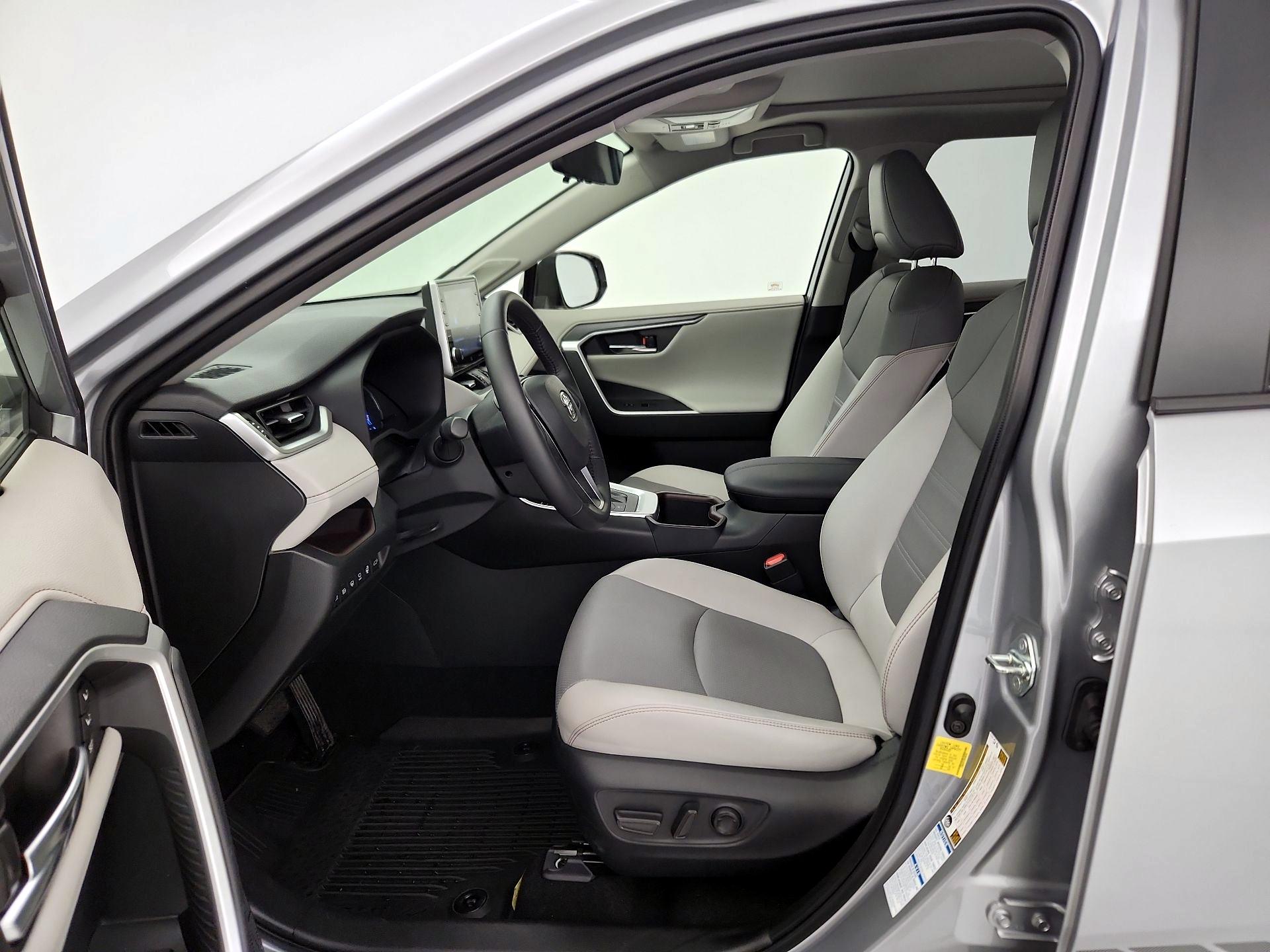 Thumbnail: 2022 Toyota RAV4 - 11