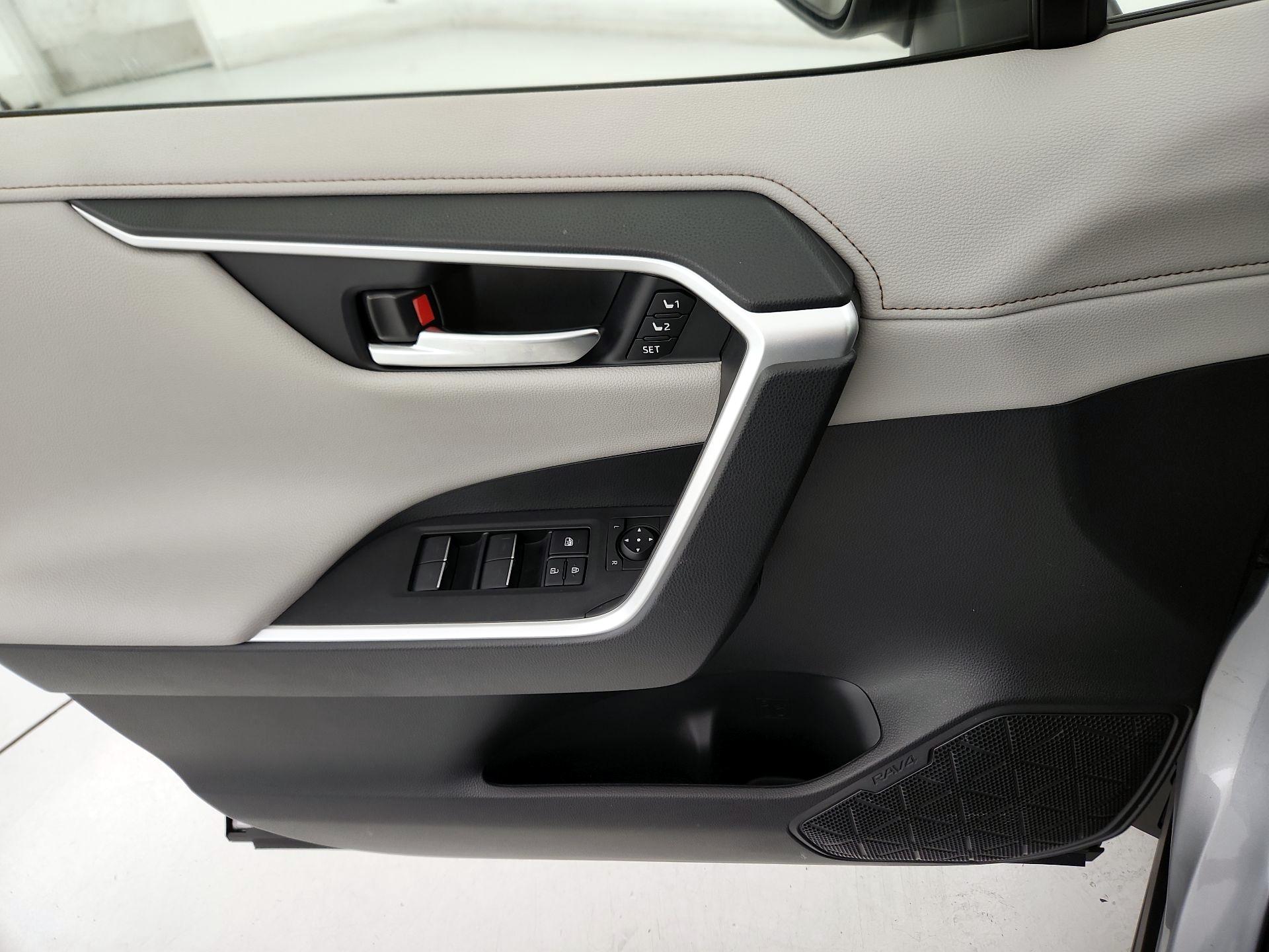 Thumbnail: 2022 Toyota RAV4 - 12