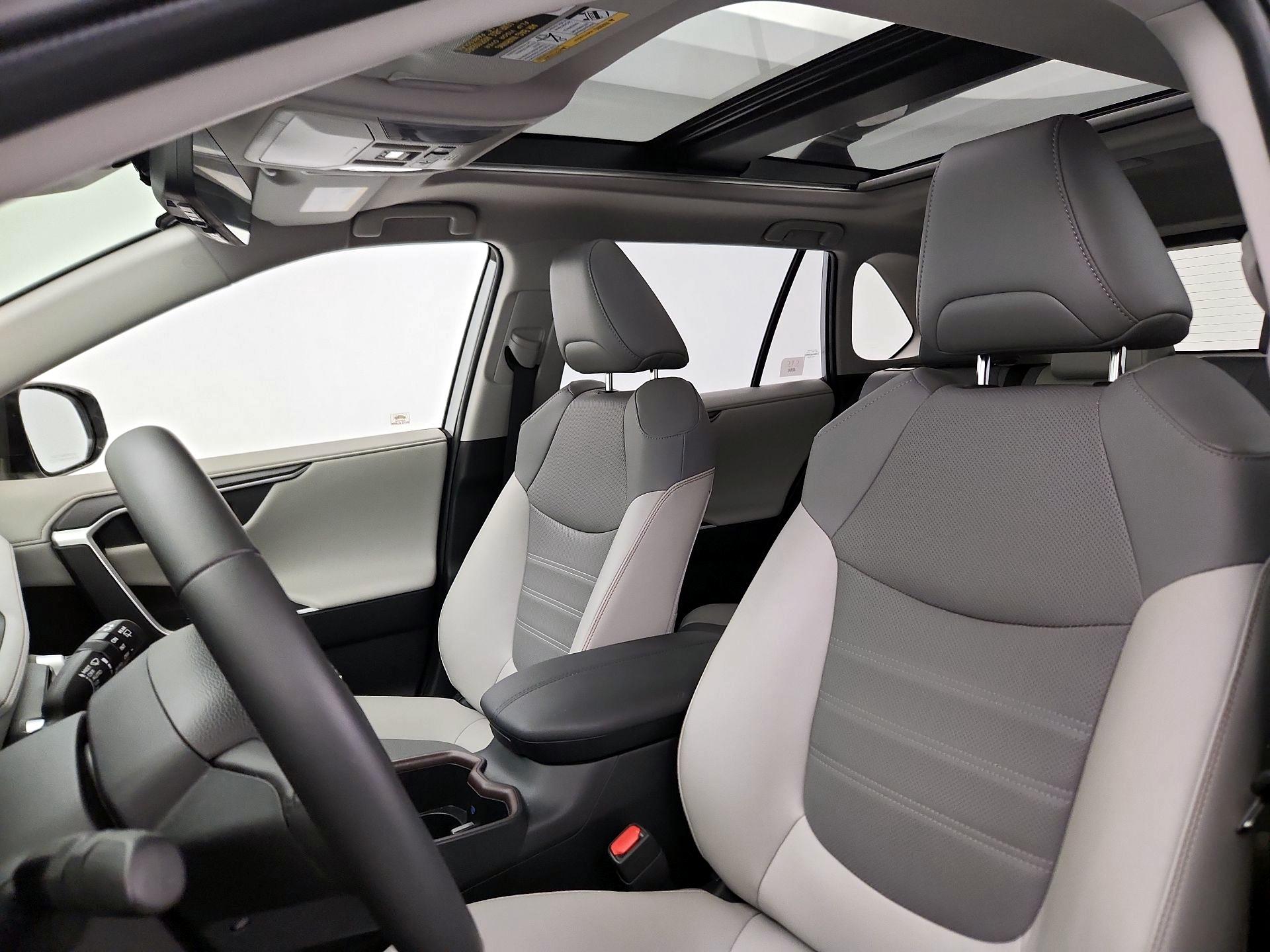 Thumbnail: 2022 Toyota RAV4 - 19