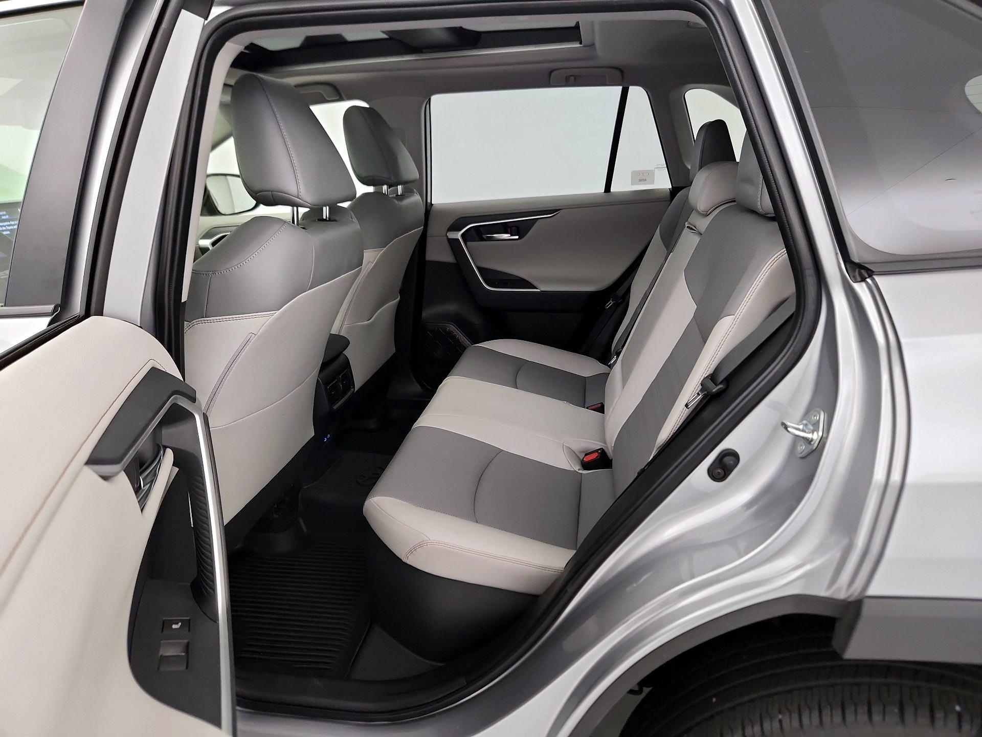 Thumbnail: 2022 Toyota RAV4 - 20