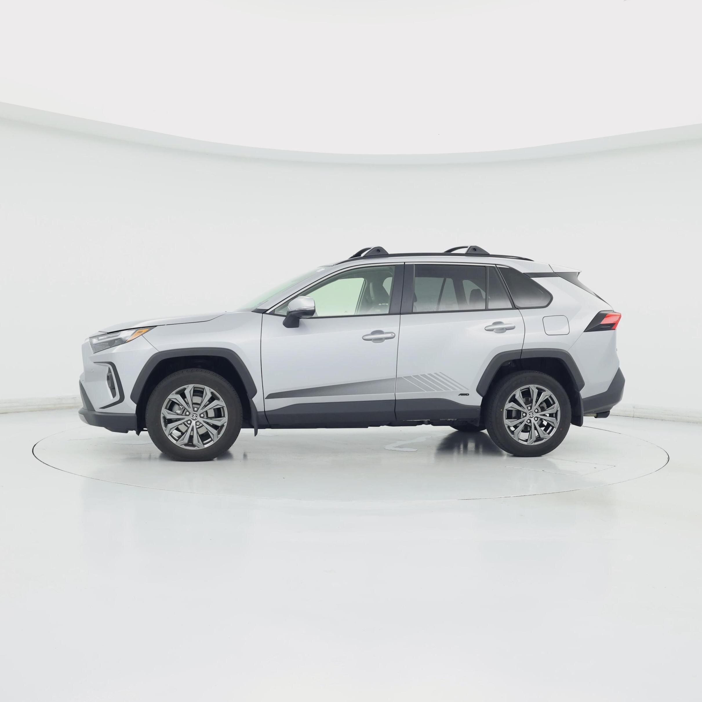 Thumbnail: 2022 Toyota RAV4 - 3