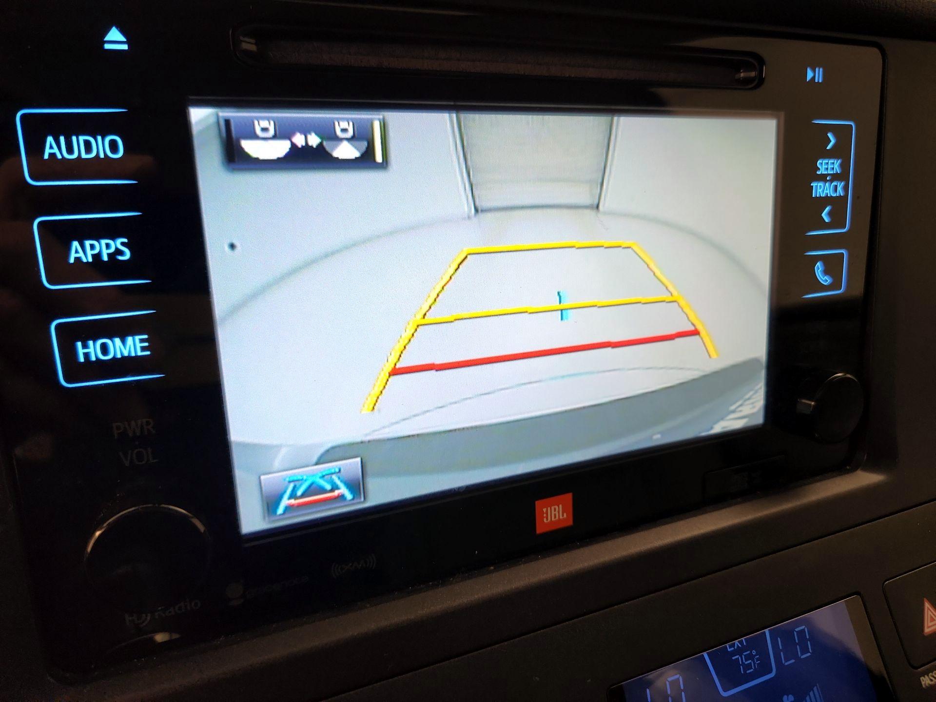 Thumbnail: 2017 Toyota Sienna - 15