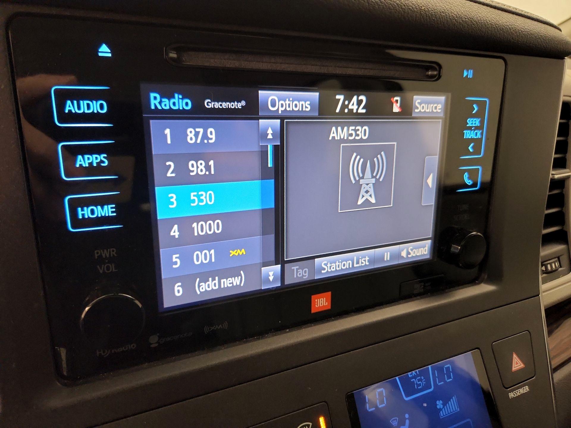 Thumbnail: 2017 Toyota Sienna - 16
