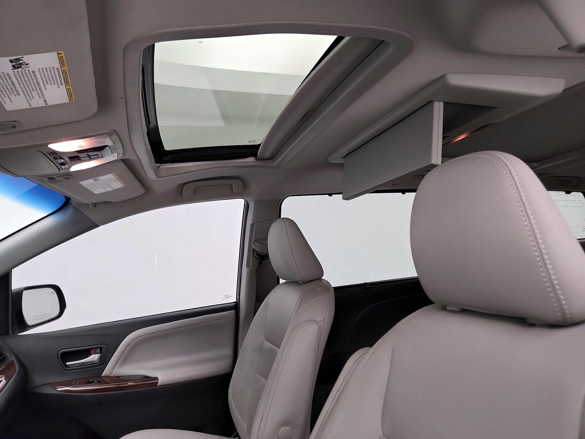 Thumbnail: 2017 Toyota Sienna - 20